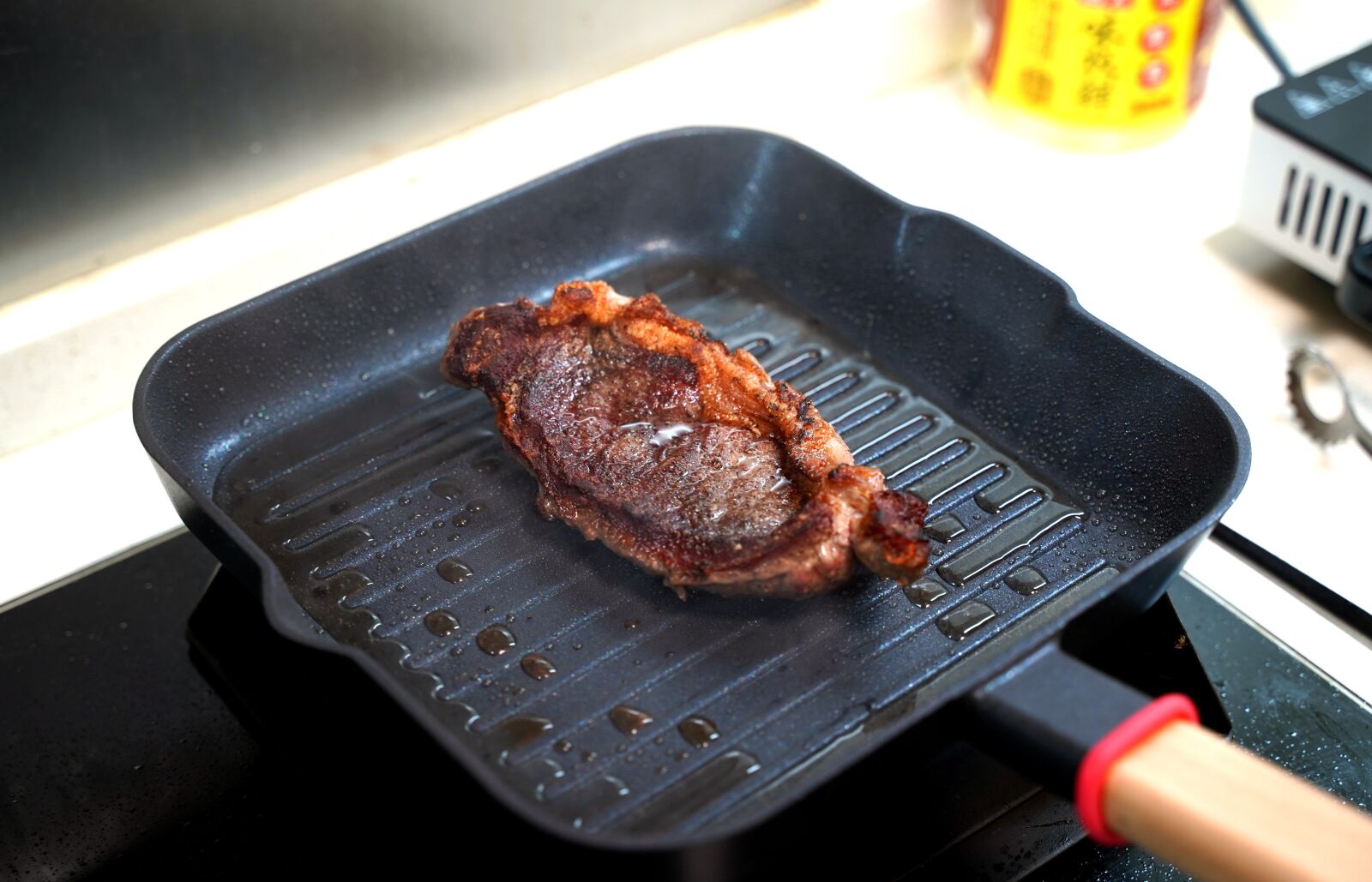 Sony a7 III sample photo. Steak, steak pan, gourmet photography