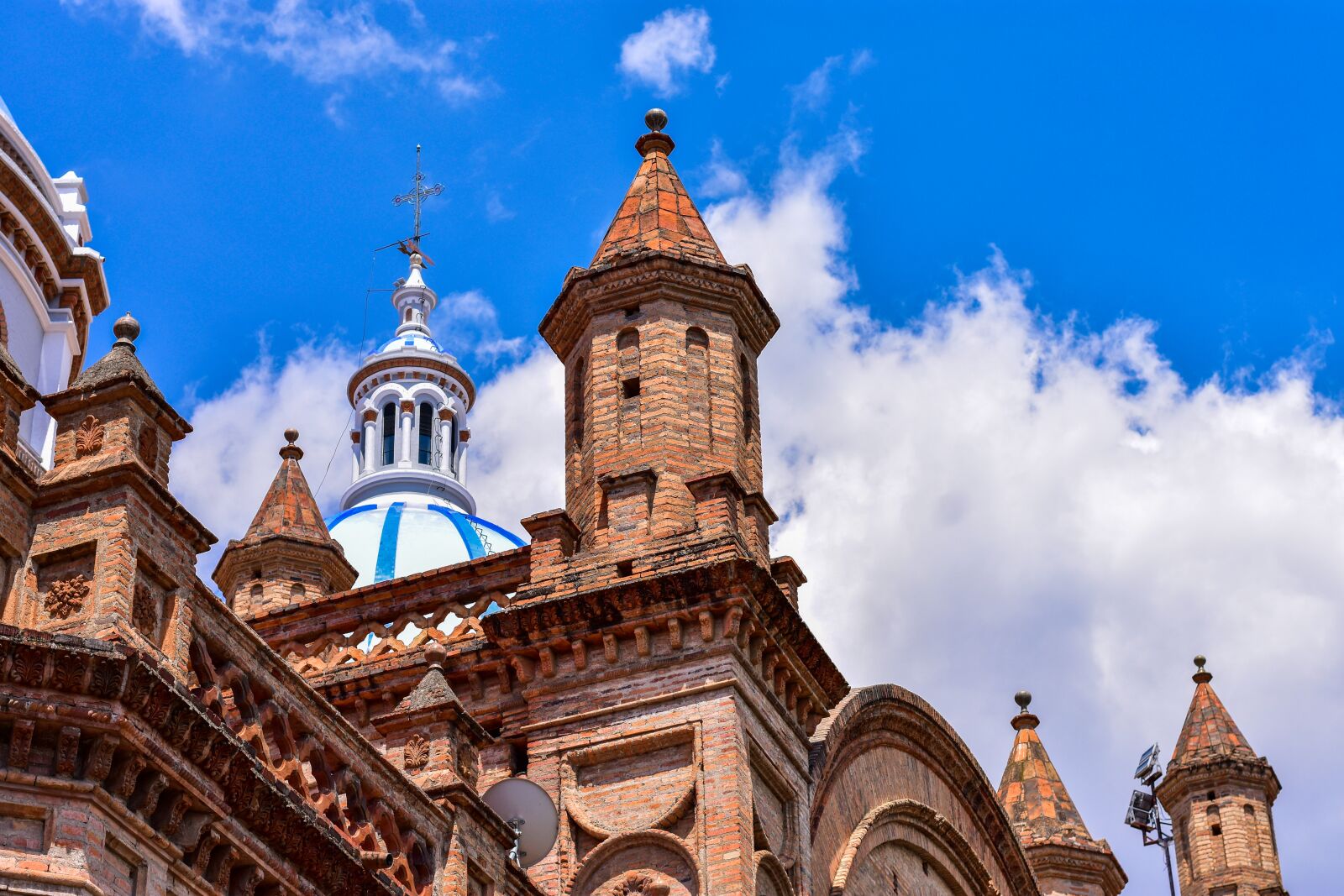Nikon D3400 sample photo. Cathedral of cuenca, ancient photography