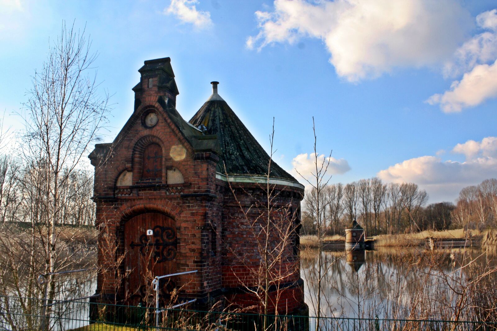 Canon EOS 1000D (EOS Digital Rebel XS / EOS Kiss F) sample photo. Lost places, water storage photography