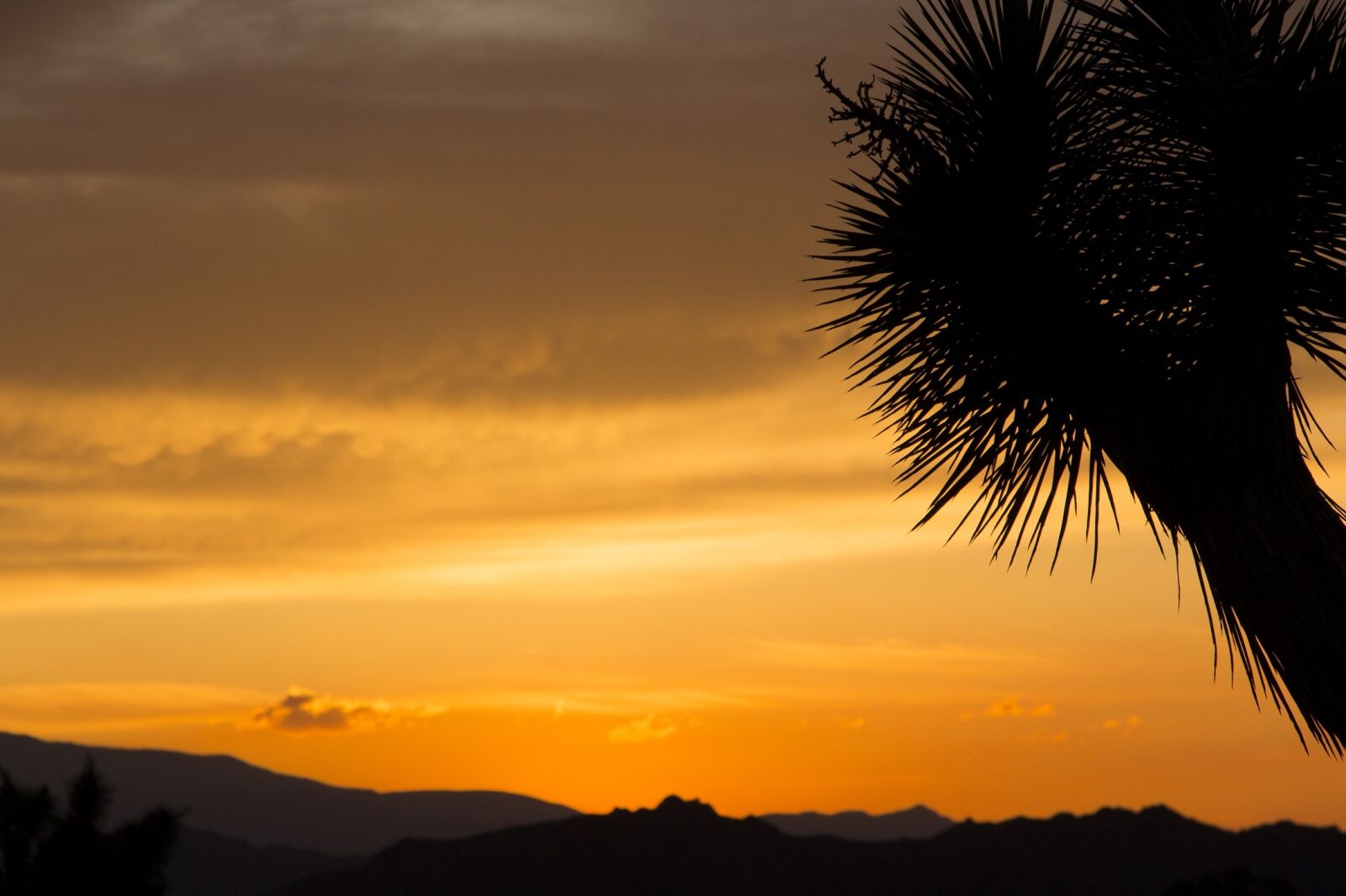 Canon EOS 700D (EOS Rebel T5i / EOS Kiss X7i) sample photo. Sunset, landscape, mountains photography