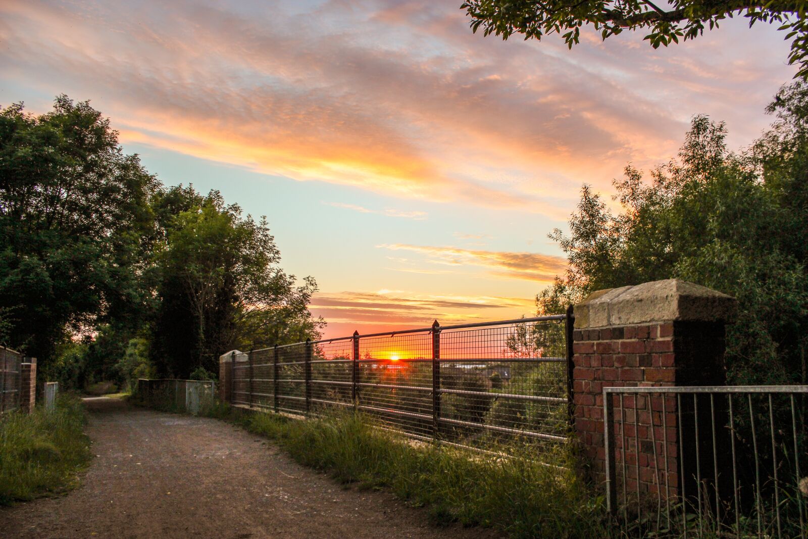 Canon EOS 550D (EOS Rebel T2i / EOS Kiss X4) sample photo. Clouds, sunset, bridge photography