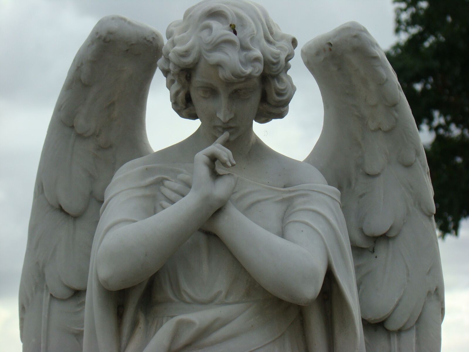 Sony DSC-H9 sample photo. Religious statue, cemetery, angel photography
