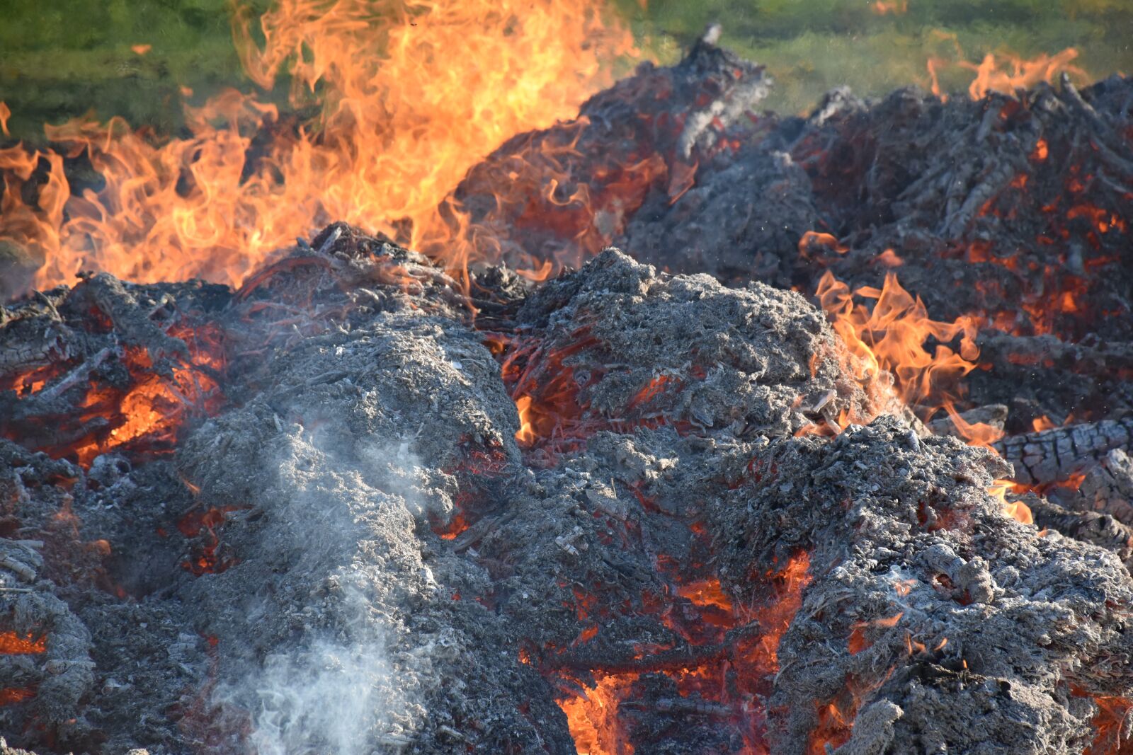Nikon D5500 sample photo. Heat, embers, easter fire photography