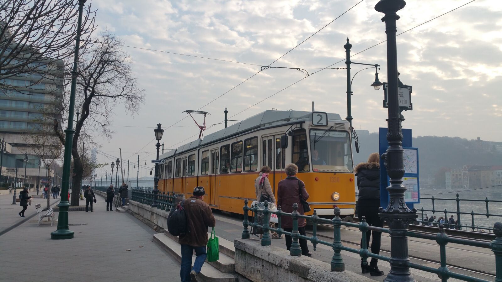 Samsung Galaxy Note4 sample photo. Budapest, tram streetcar, city photography