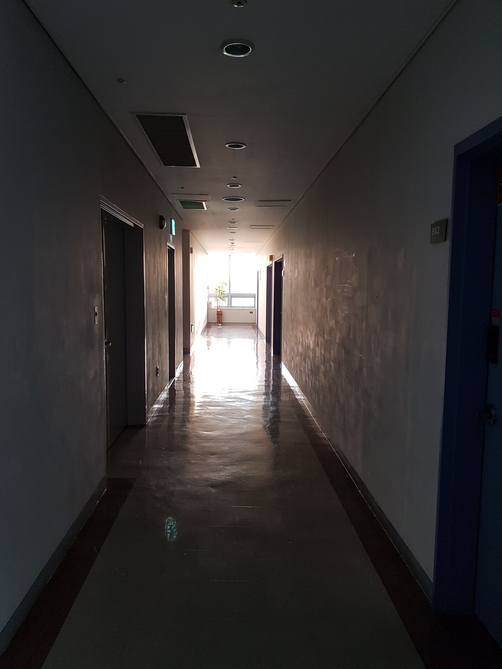 Samsung Galaxy Note Fan Edition sample photo. Corridor, moon, light photography