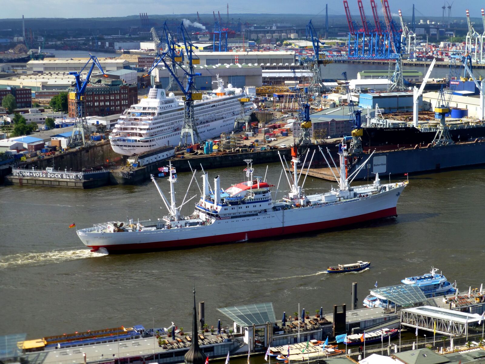 Panasonic DMC-TZ31 sample photo. Ship, container, elbe photography