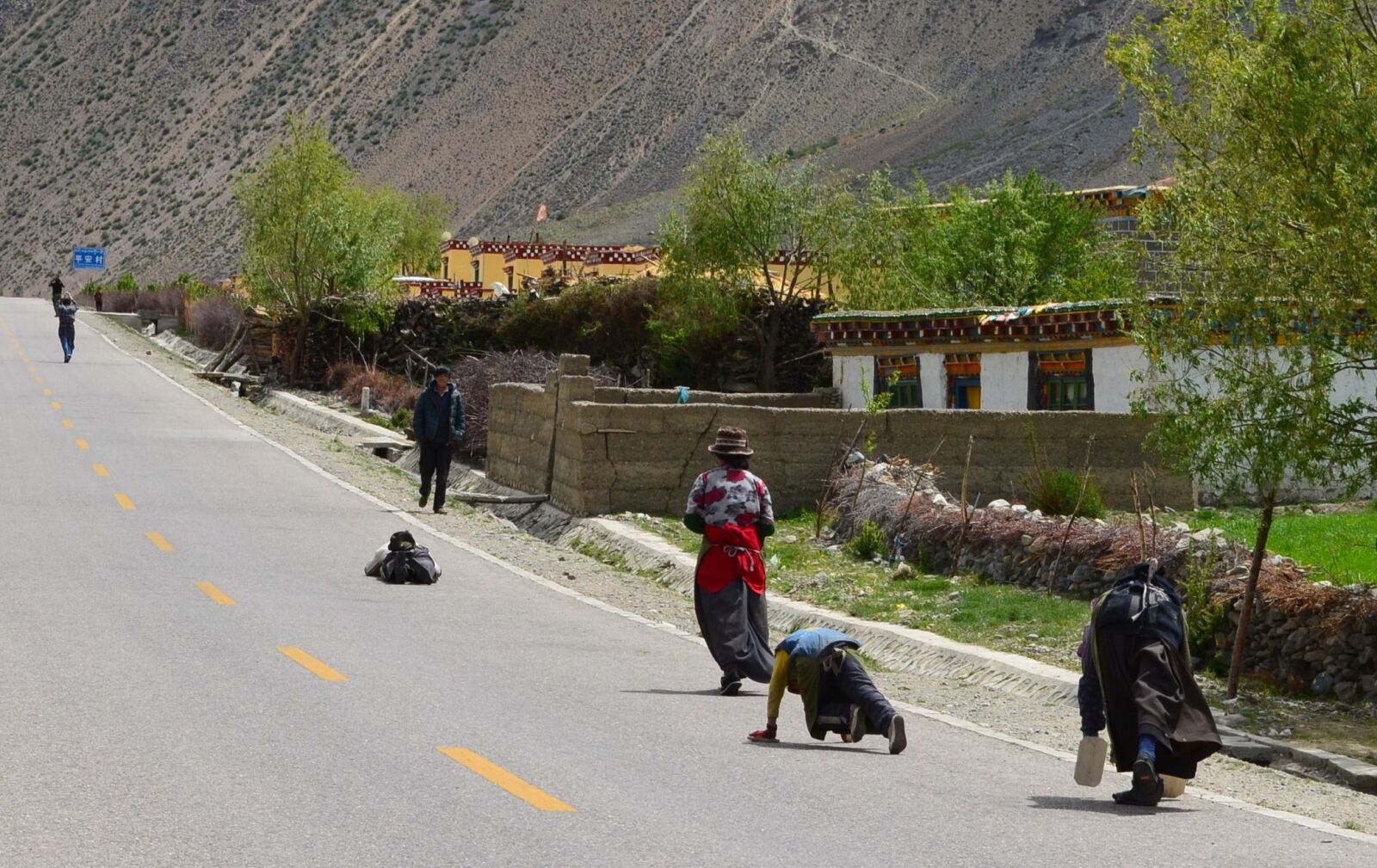 Nikon D5100 sample photo. Praying, religion, tibet photography