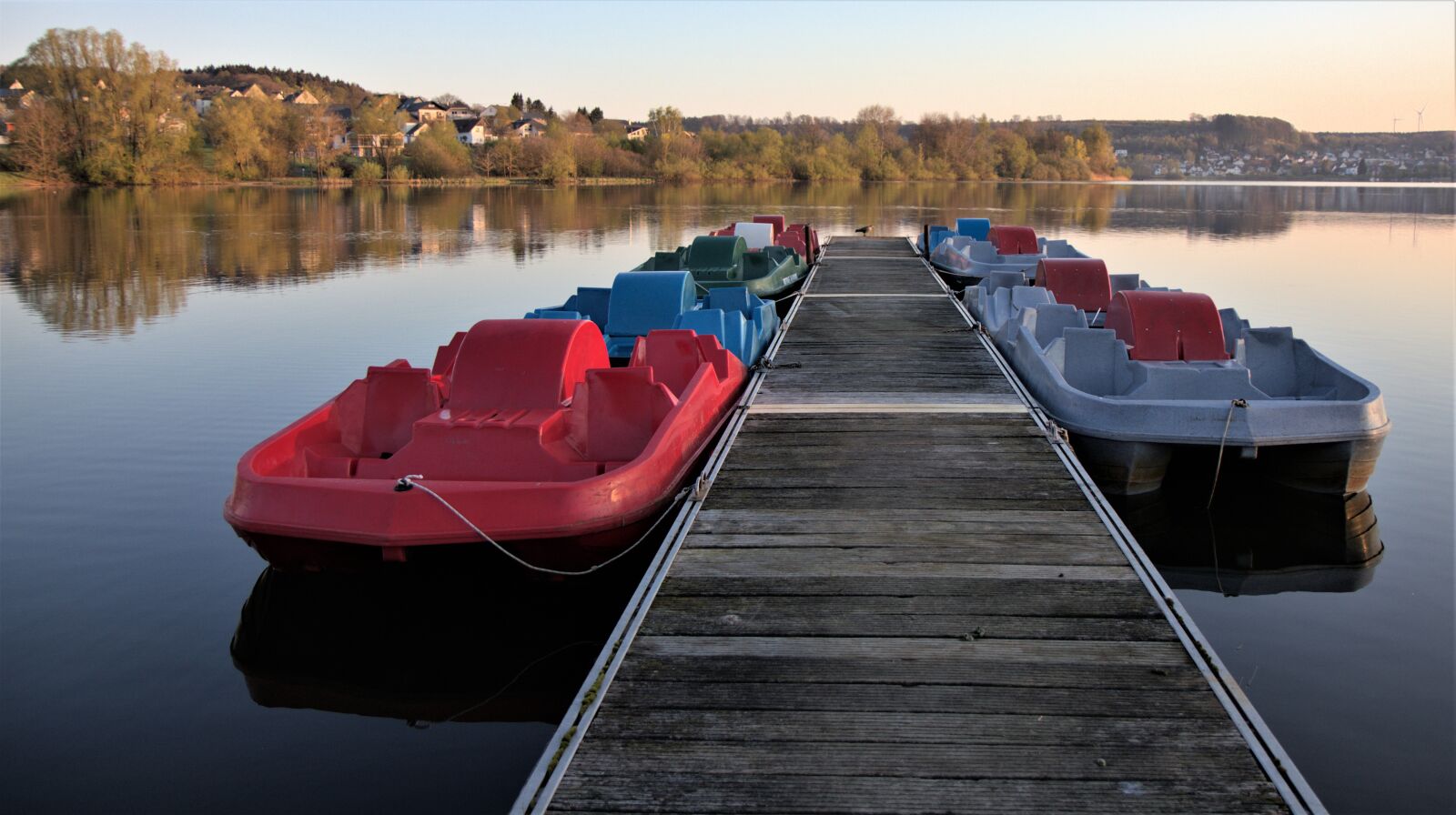 Canon EOS 80D sample photo. Boat dock, pedal boats photography