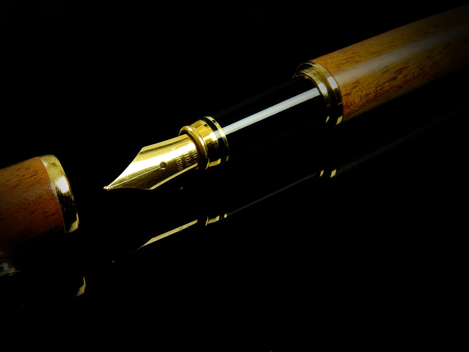 Nikon Coolpix P900 sample photo. Write, communication, filler photography