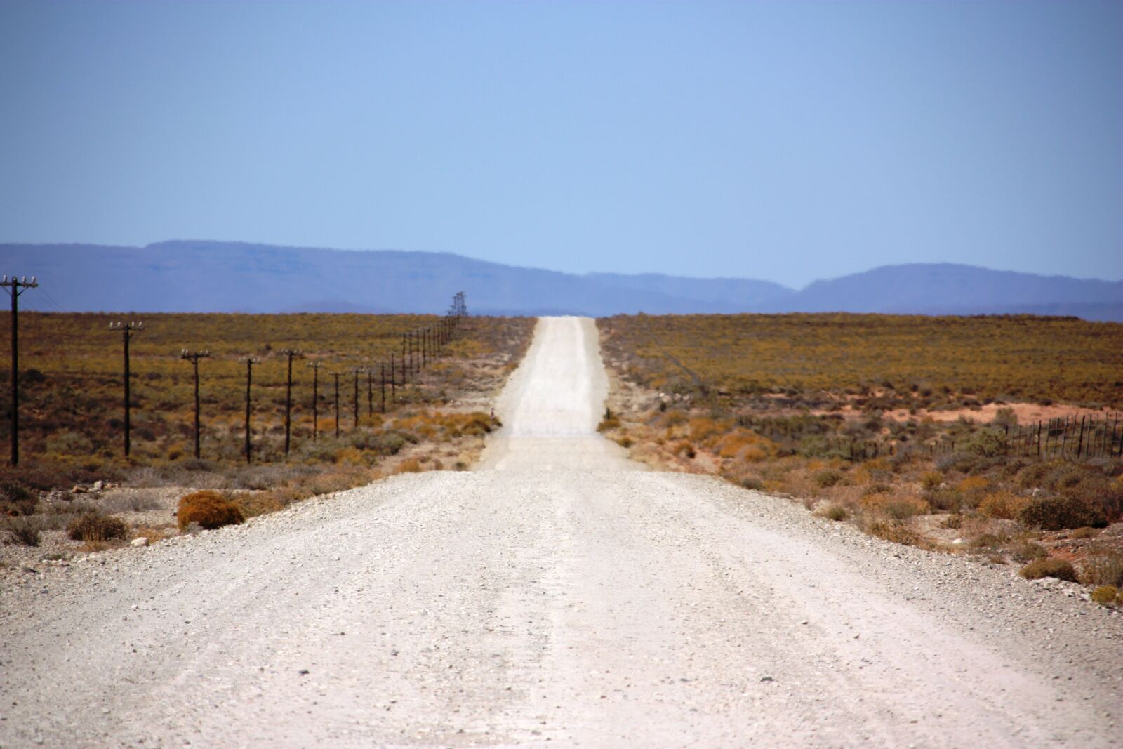 Canon EOS 450D (EOS Rebel XSi / EOS Kiss X2) sample photo. Karoo, gravel road, desert photography