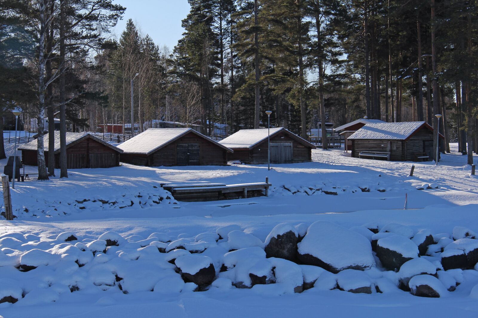 Canon EF-S 18-200mm F3.5-5.6 IS sample photo. Frozen lake, siljan lake photography