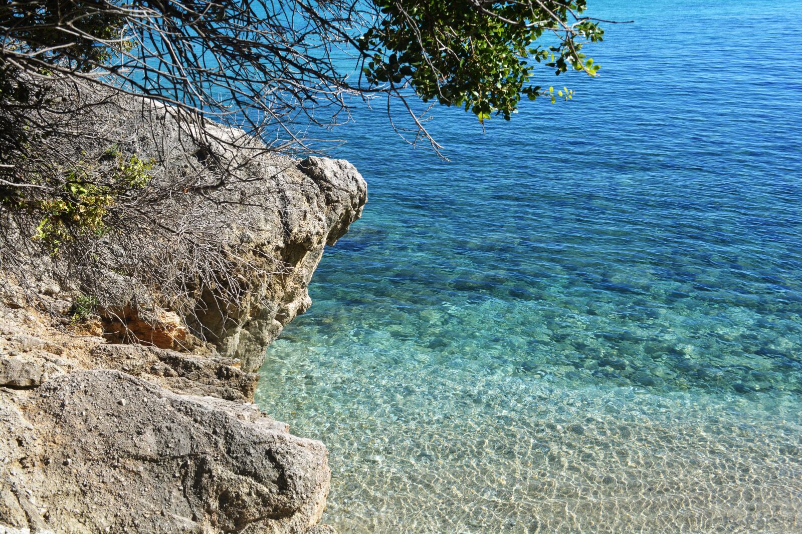 Nikon D5200 sample photo. Beach, crystal clear water photography