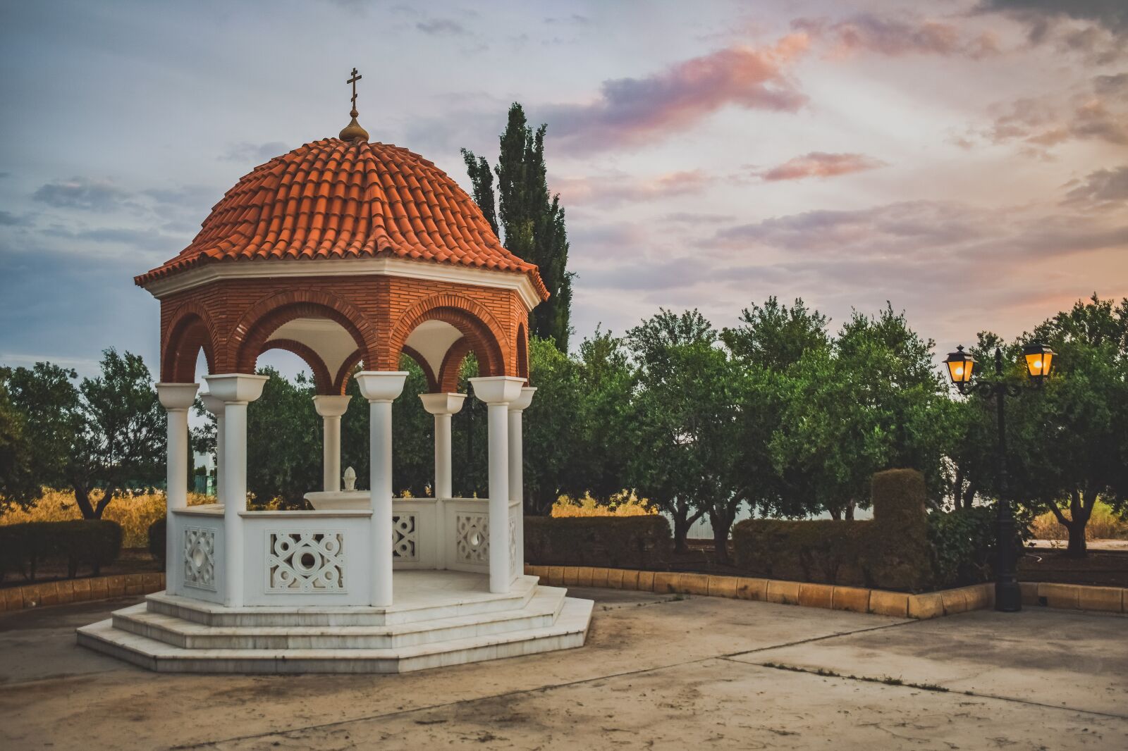 Nikon D3300 sample photo. Square, kiosk, architecture photography