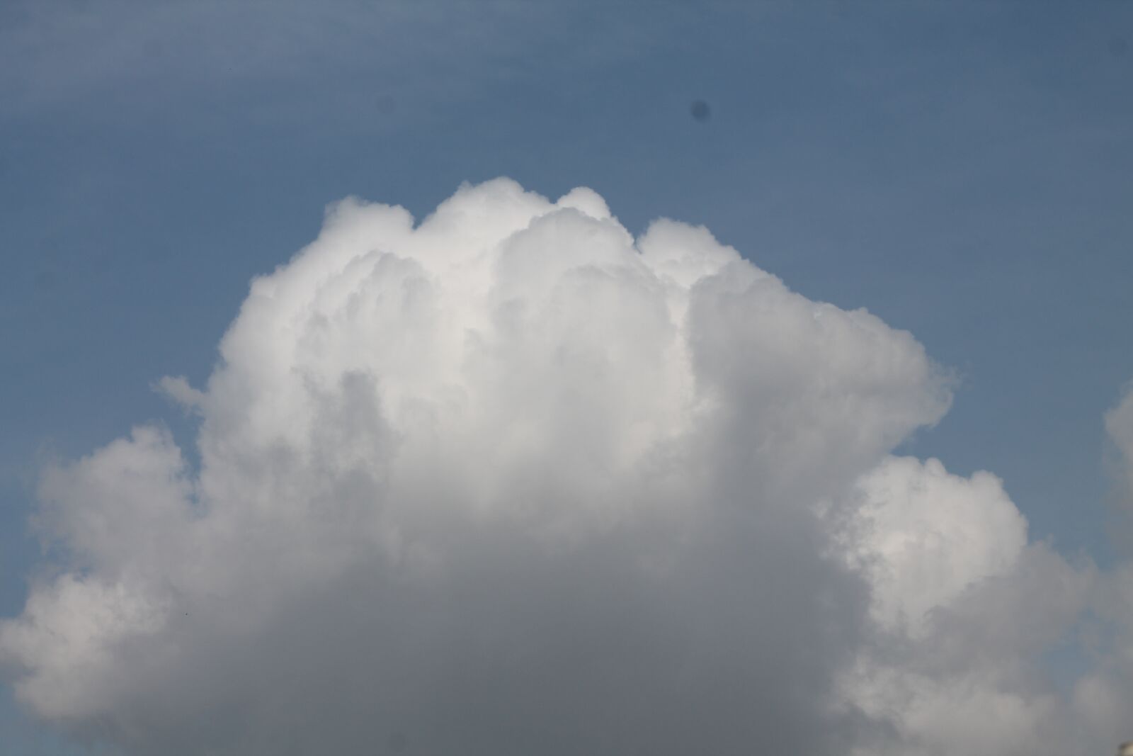 Canon EOS 1100D (EOS Rebel T3 / EOS Kiss X50) + Canon EF75-300mm f/4-5.6 sample photo. Clouds, sky, nature photography