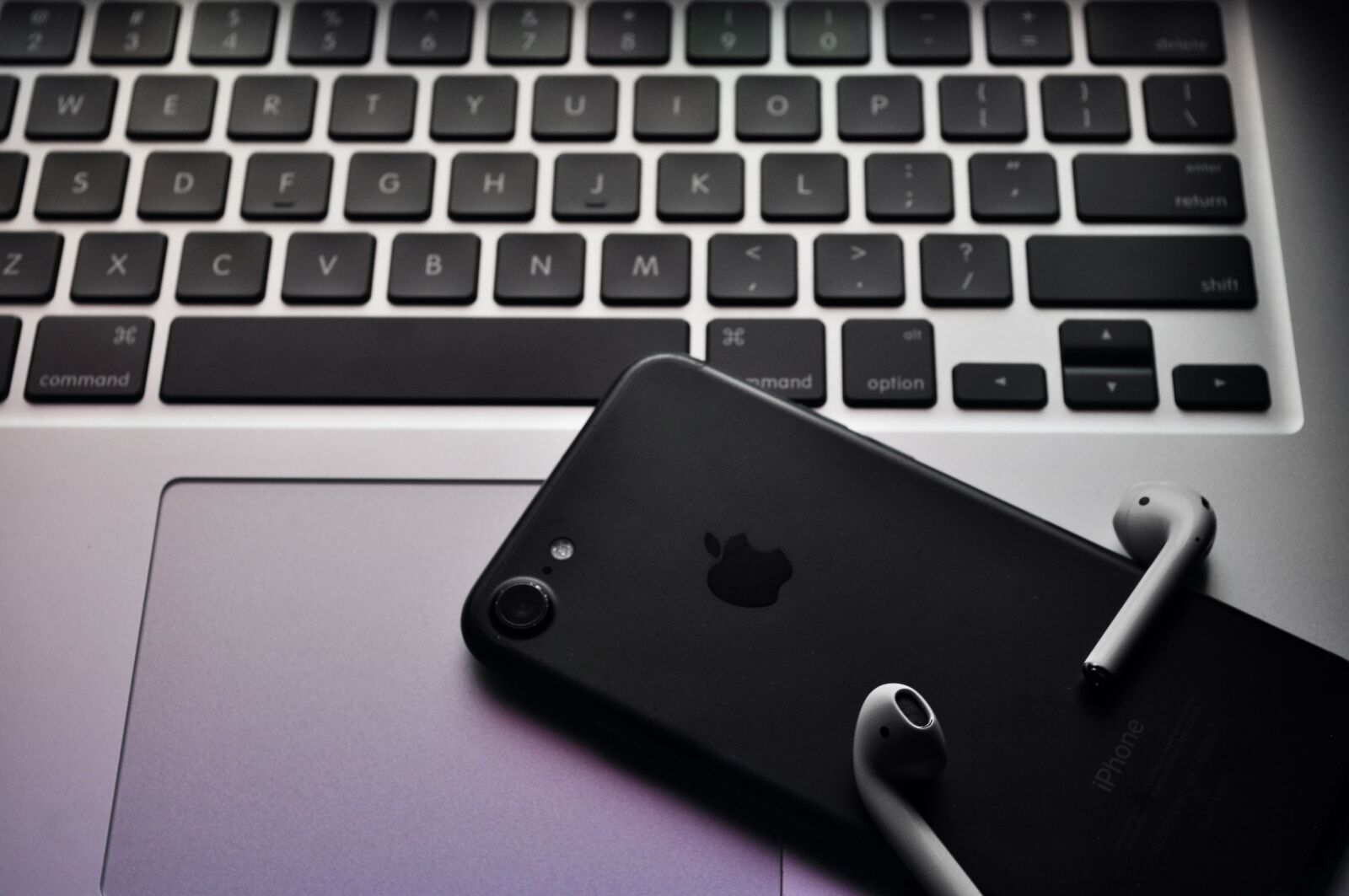 Nikon D5000 sample photo. Mac, apple, iphone photography