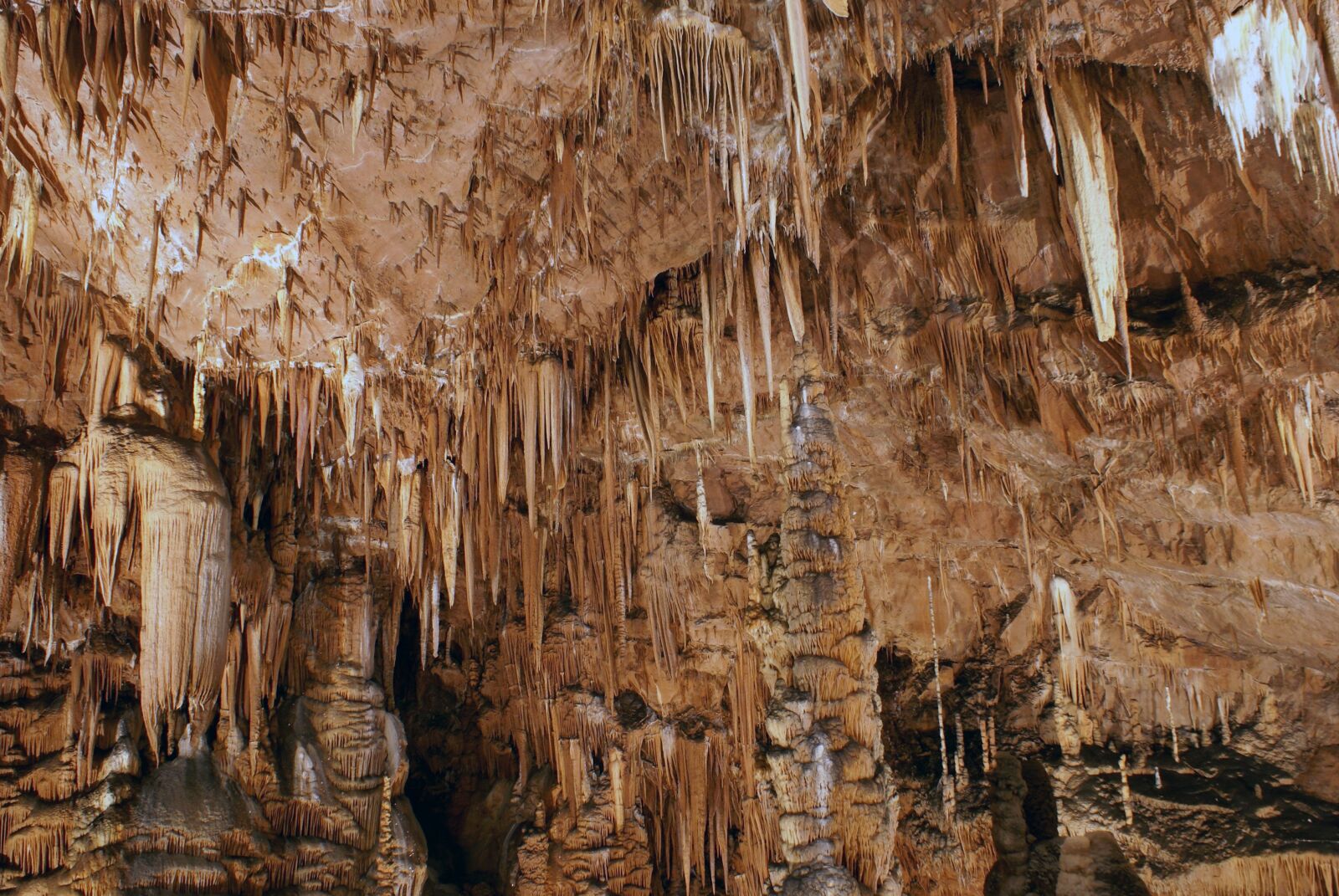 Sony Alpha DSLR-A100 sample photo. Cave, stalagmite, geology photography