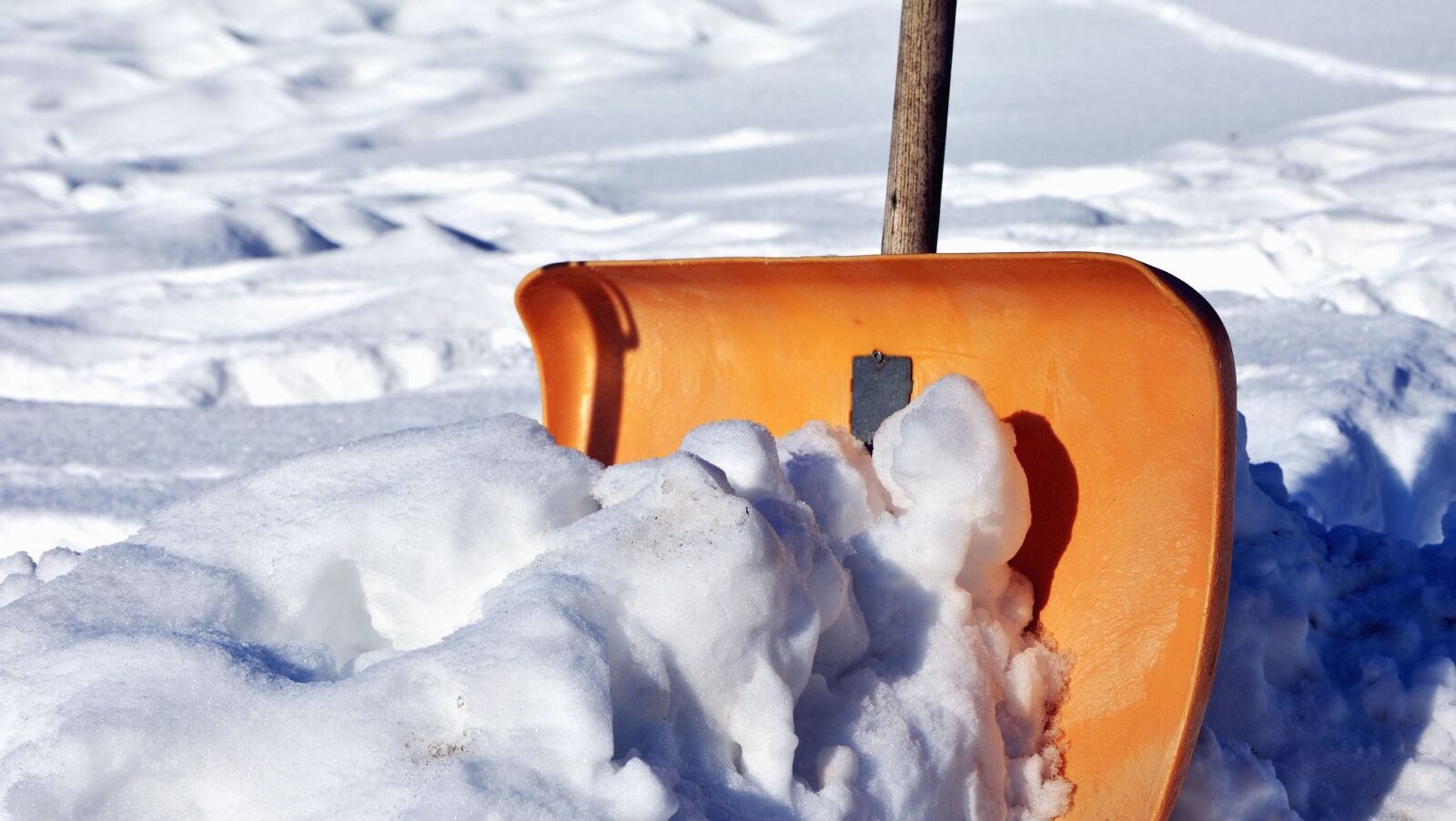 Nikon D5200 sample photo. Shovel, snow, winter, cold photography