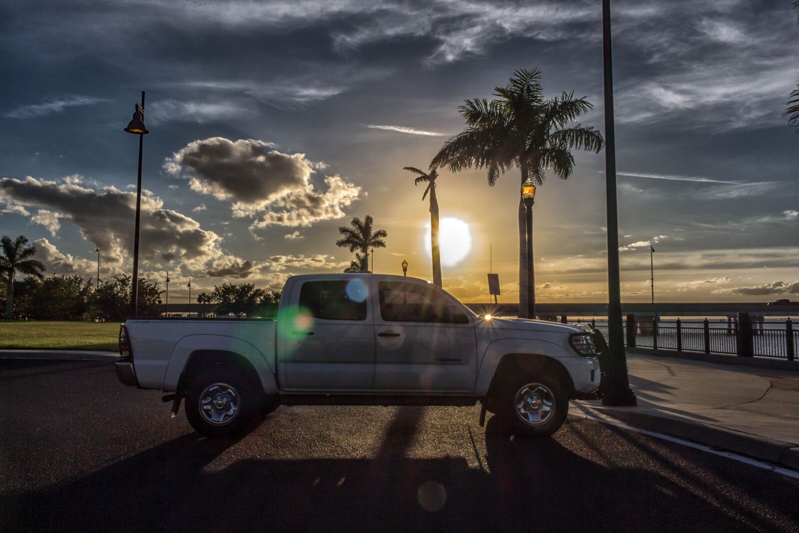 Canon EOS 700D (EOS Rebel T5i / EOS Kiss X7i) sample photo. Truck, sunset, vehicle photography