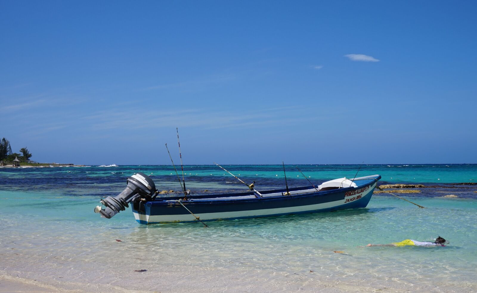 Sony Alpha a5000 (ILCE 5000) sample photo. Caribbean, sea, blue photography