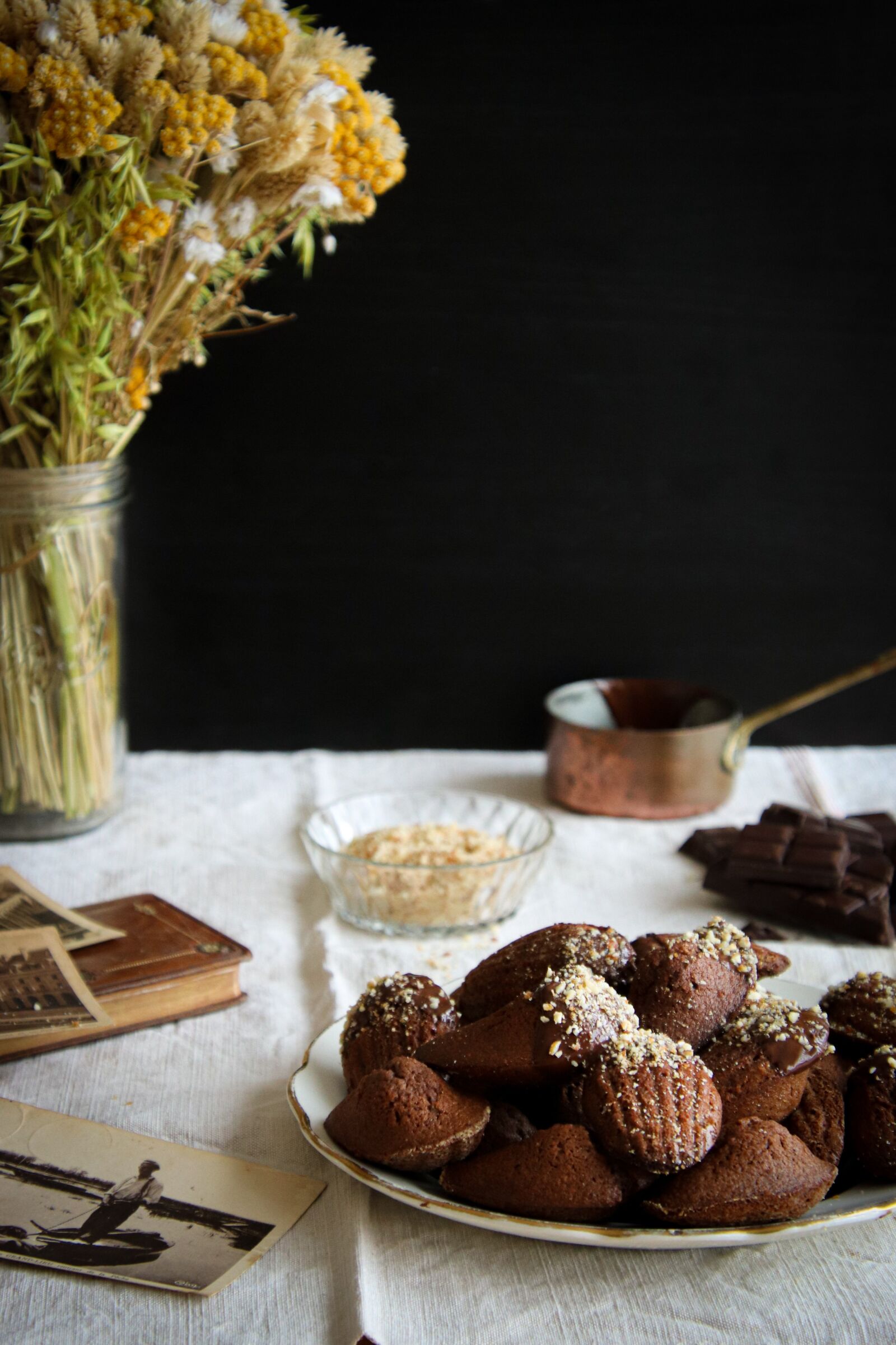 Canon EOS 800D (EOS Rebel T7i / EOS Kiss X9i) sample photo. Madeleine, chocolate, vintage photography