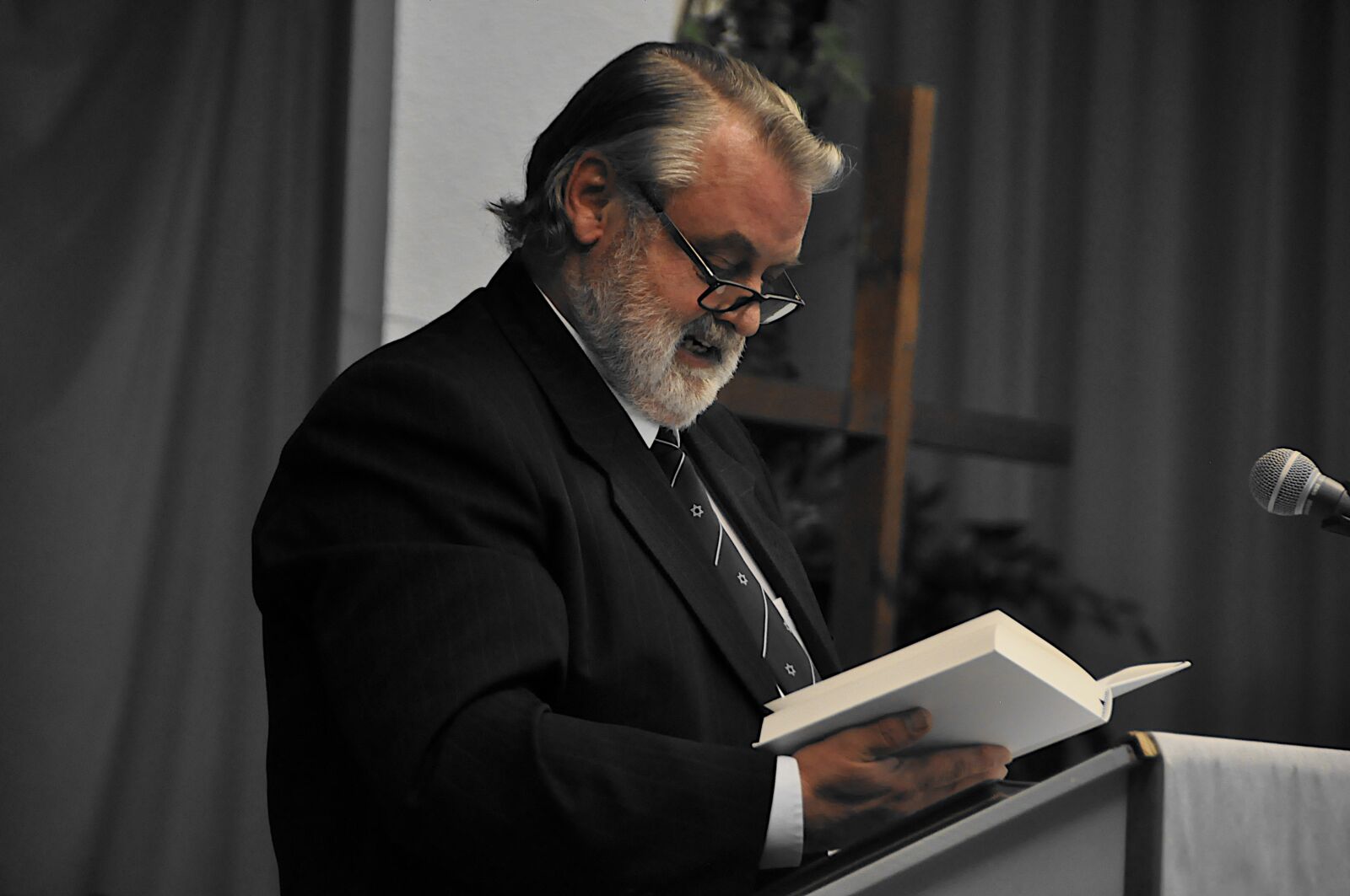 Nikon D90 sample photo. Pastor, the priest, christian photography
