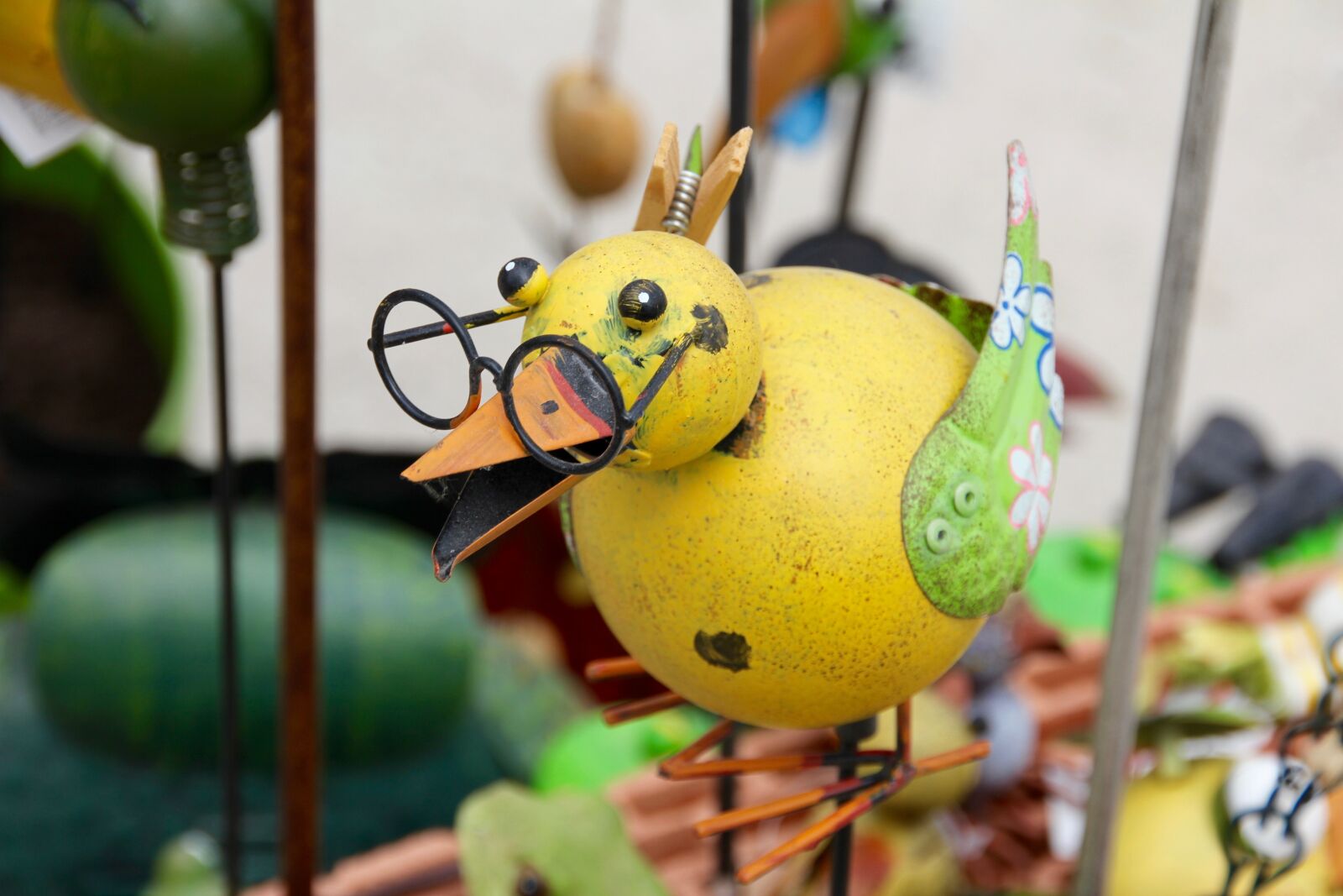 Canon EOS 60D sample photo. Bird figurine, decoration, garden photography