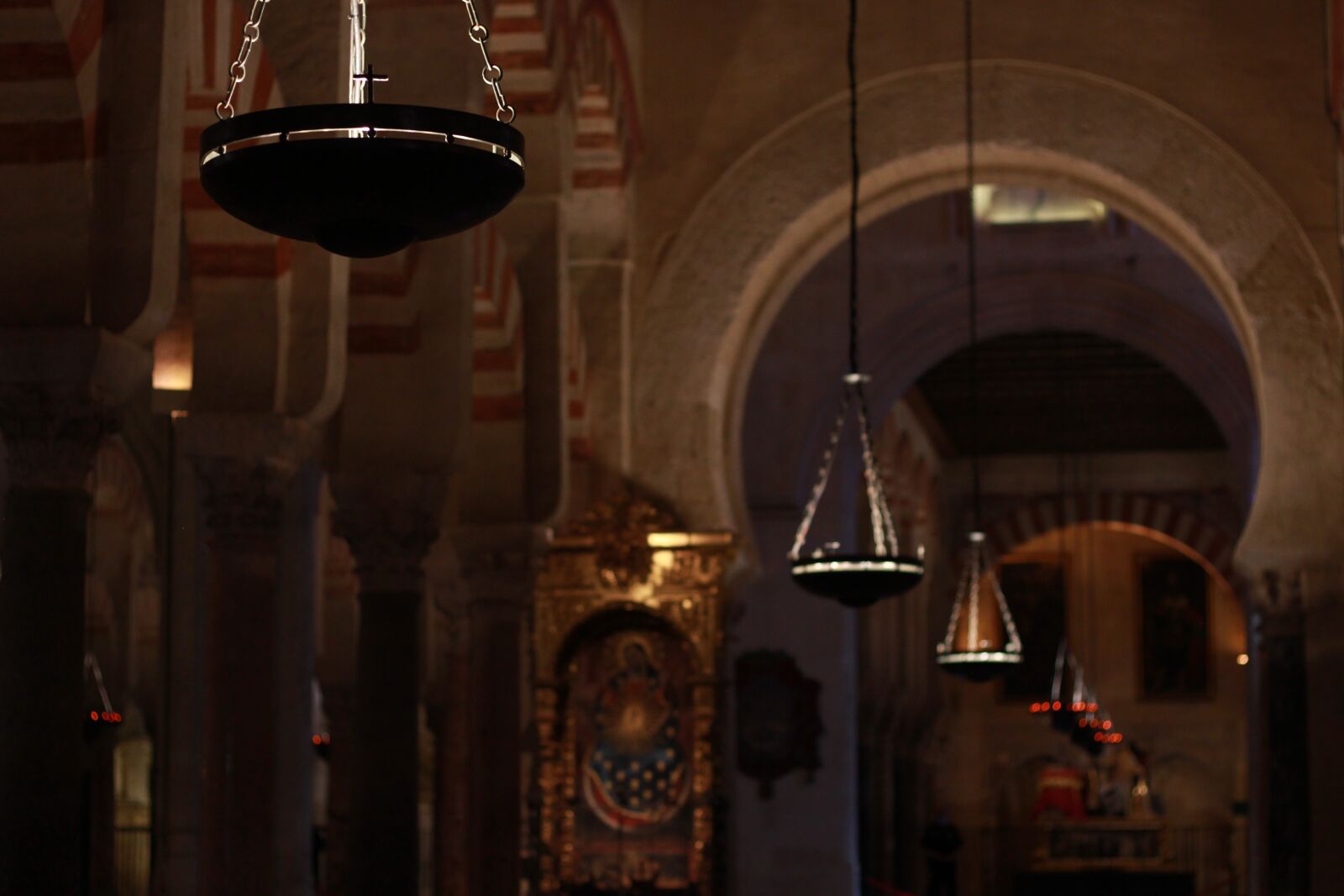 Canon EOS 700D (EOS Rebel T5i / EOS Kiss X7i) sample photo. Mezquita, lights, candlestick photography