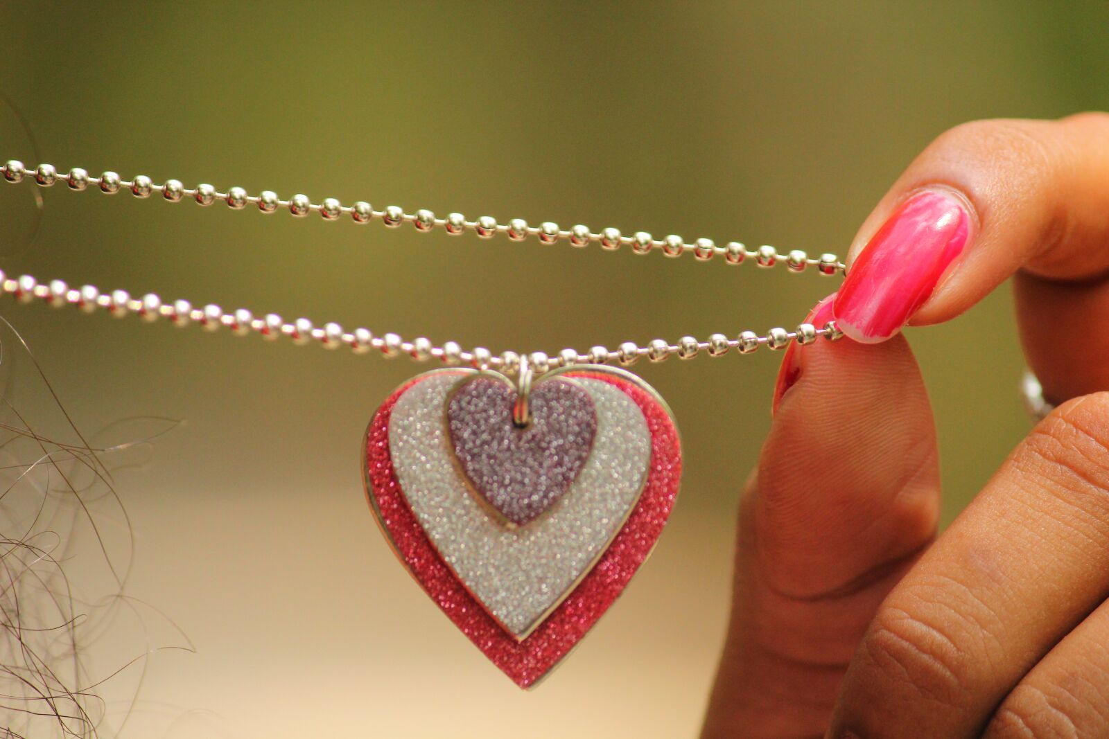 Canon EOS 550D (EOS Rebel T2i / EOS Kiss X4) sample photo. Heart, nail, romance photography