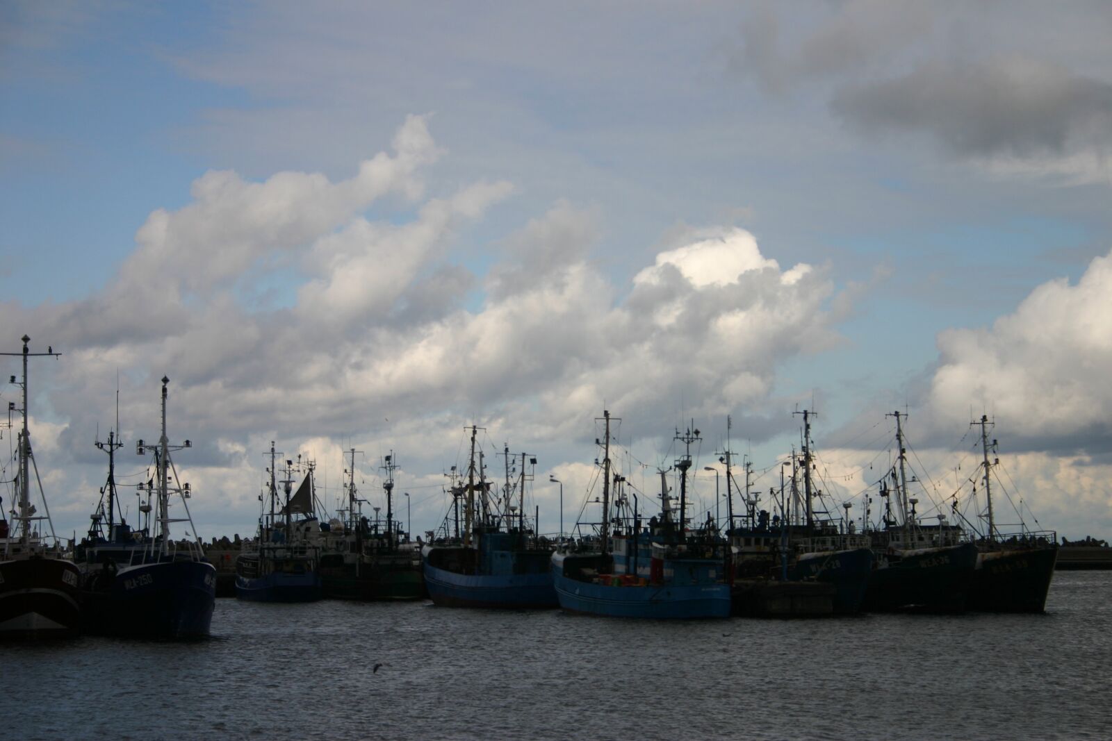 Canon EOS 300D (EOS Digital Rebel / EOS Kiss Digital) sample photo. Port, fishing vessels, sea photography
