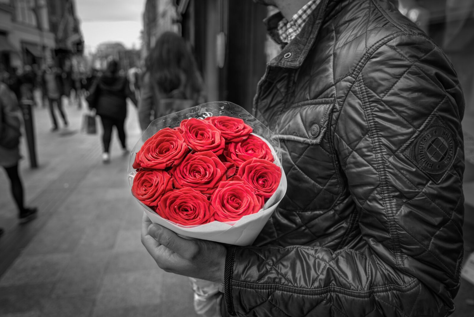 Nikon D610 sample photo. Holding, red roses, romance photography