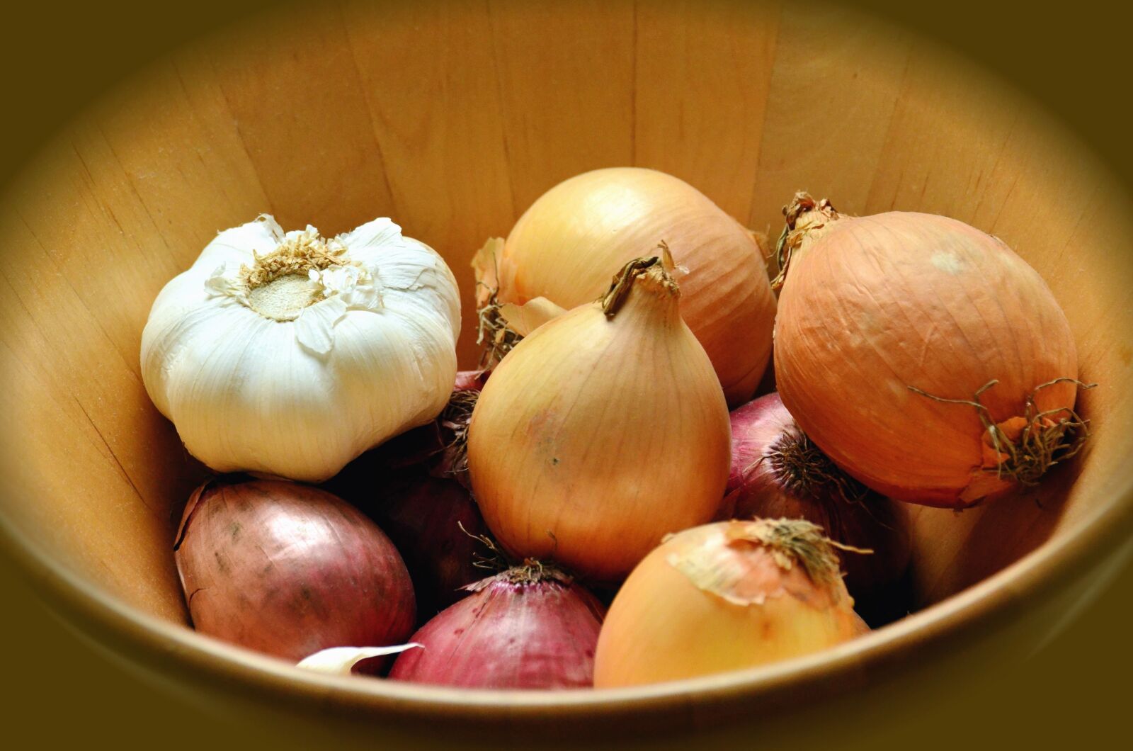 Nikon D5100 sample photo. Garlic, onion, bowl, vegetable photography