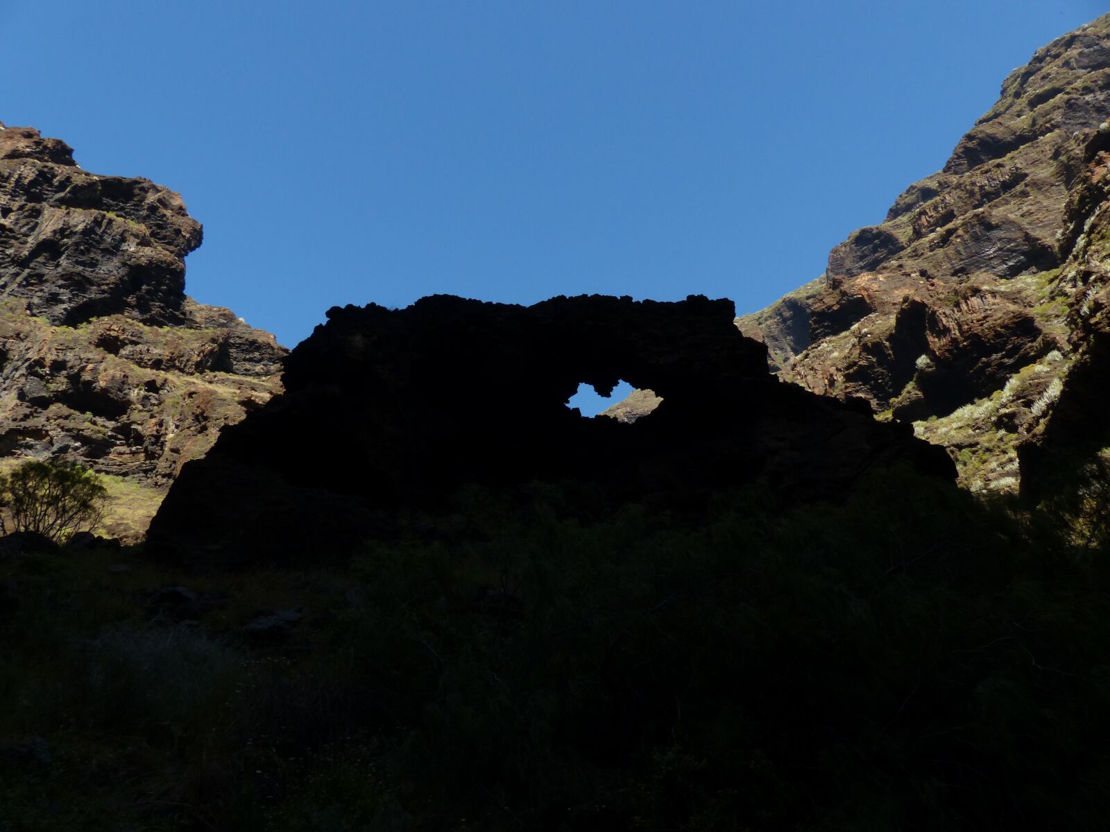 Panasonic Lumix DMC-FZ200 sample photo. Masca ravine, rock, gorge photography