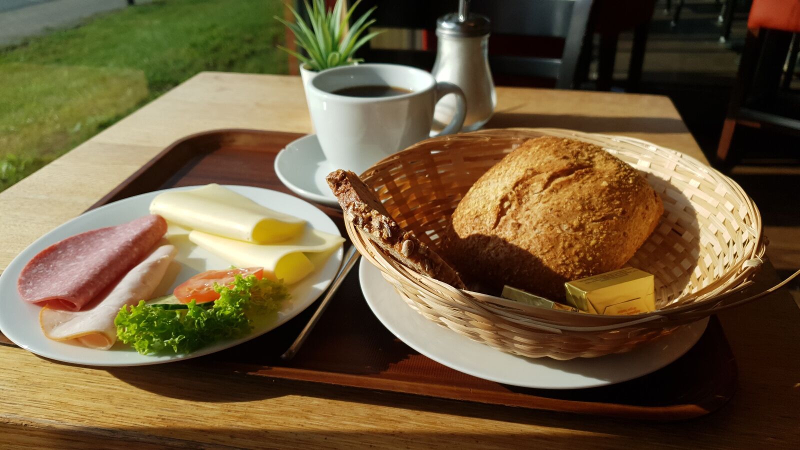 Samsung Galaxy S9 sample photo. Breakfast, coffee, menu photography