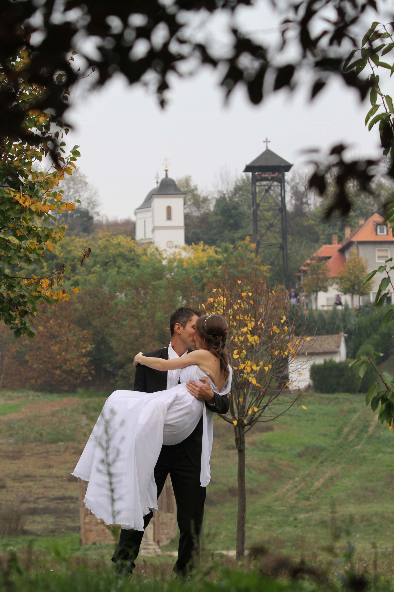 Canon EOS 7D + Canon EF 70-200mm F2.8L IS USM sample photo. Bride, groom, hairstyle, hug photography