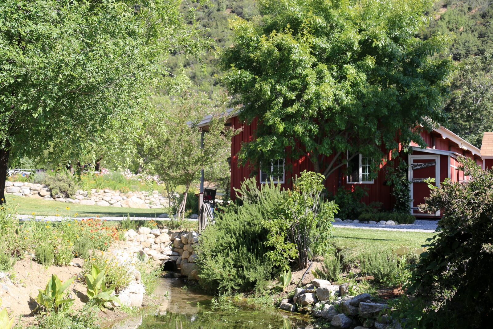 Canon EOS 6D + Canon EF 24-105mm F4L IS USM sample photo. Barn, stream, country photography