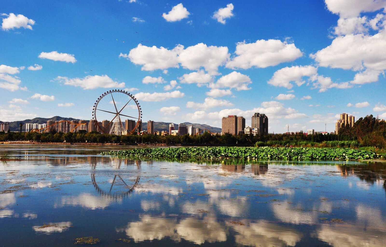 Nikon D90 sample photo. The ferris wheel, blue photography