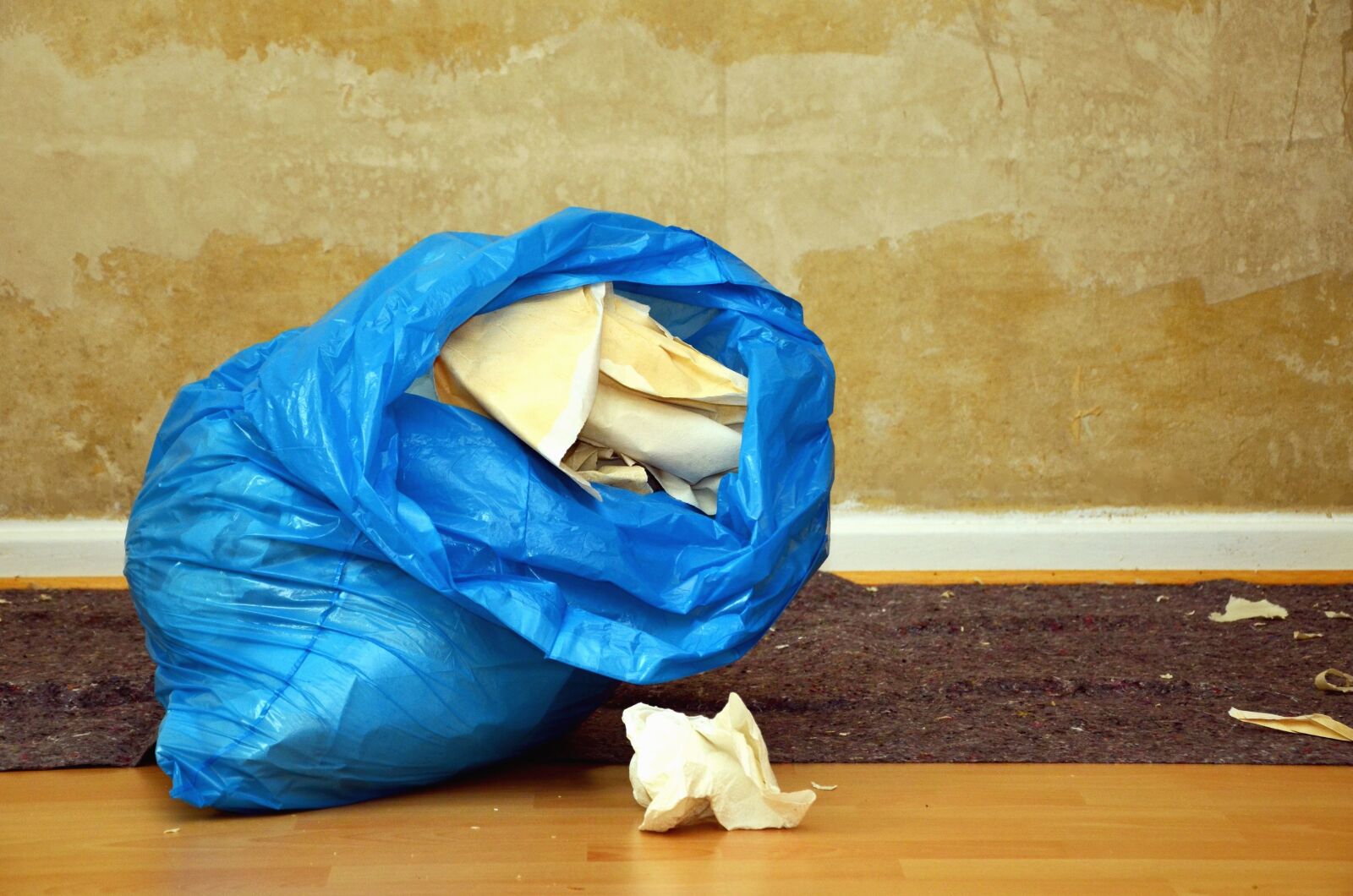 Nikon D5100 sample photo. Bag, paper, wall, trash photography