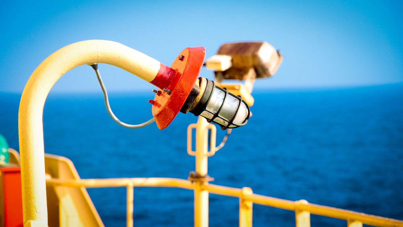 Canon EF-S 18-135mm F3.5-5.6 IS USM sample photo. Embarkation light, sea, ship photography
