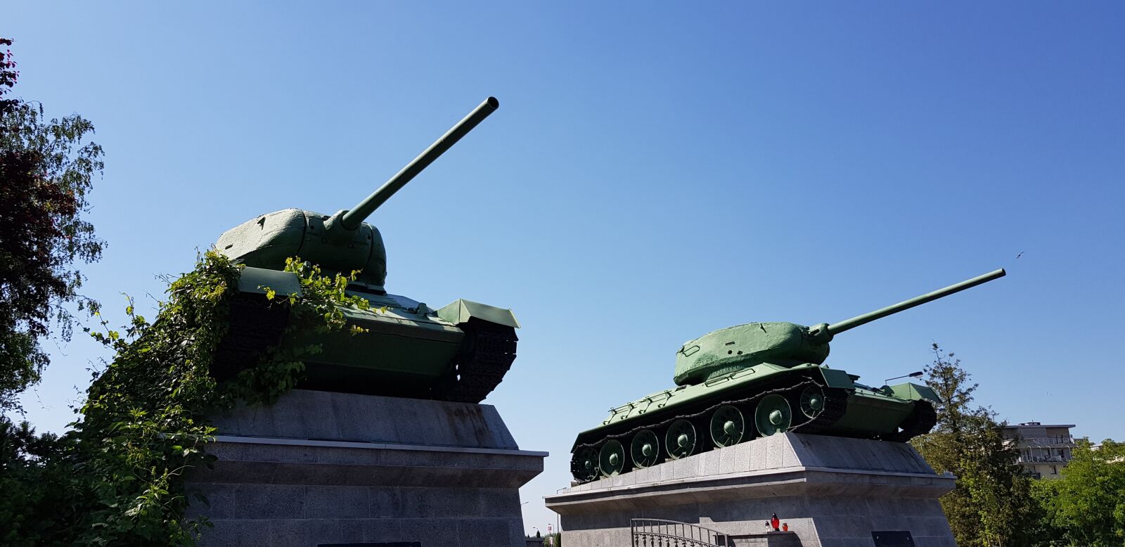 Samsung Galaxy S8 sample photo. Monument, main battle tank photography
