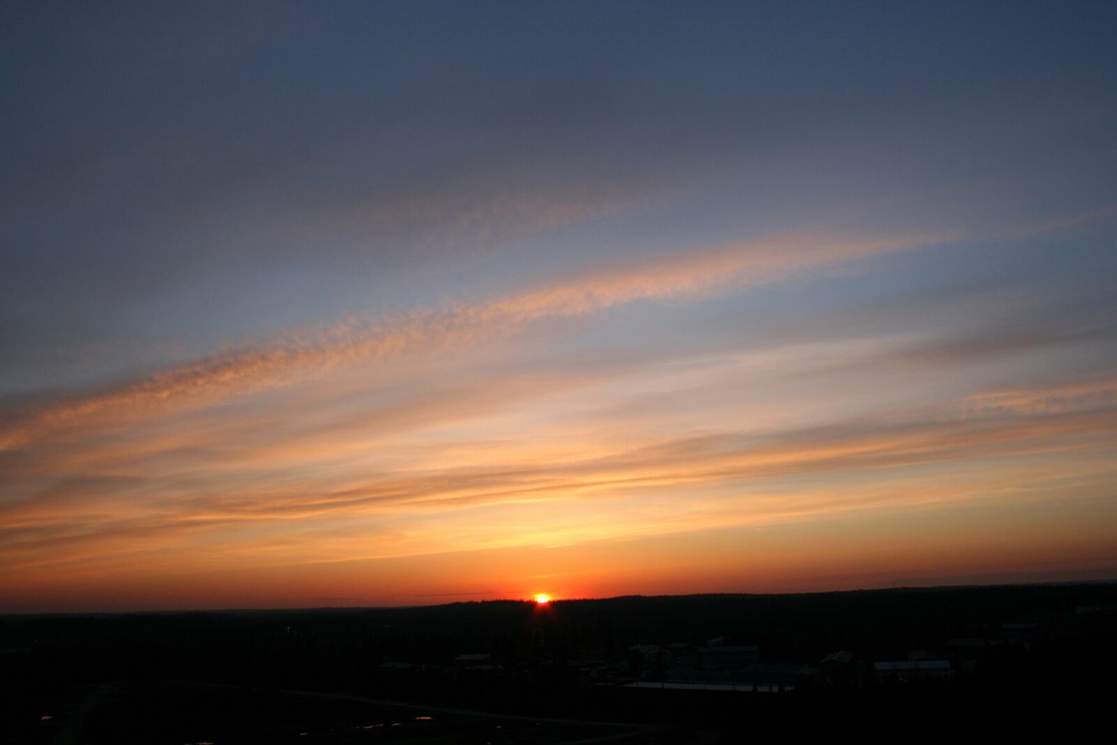 Canon EOS 400D (EOS Digital Rebel XTi / EOS Kiss Digital X) sample photo. Sky, sunset, landscape photography