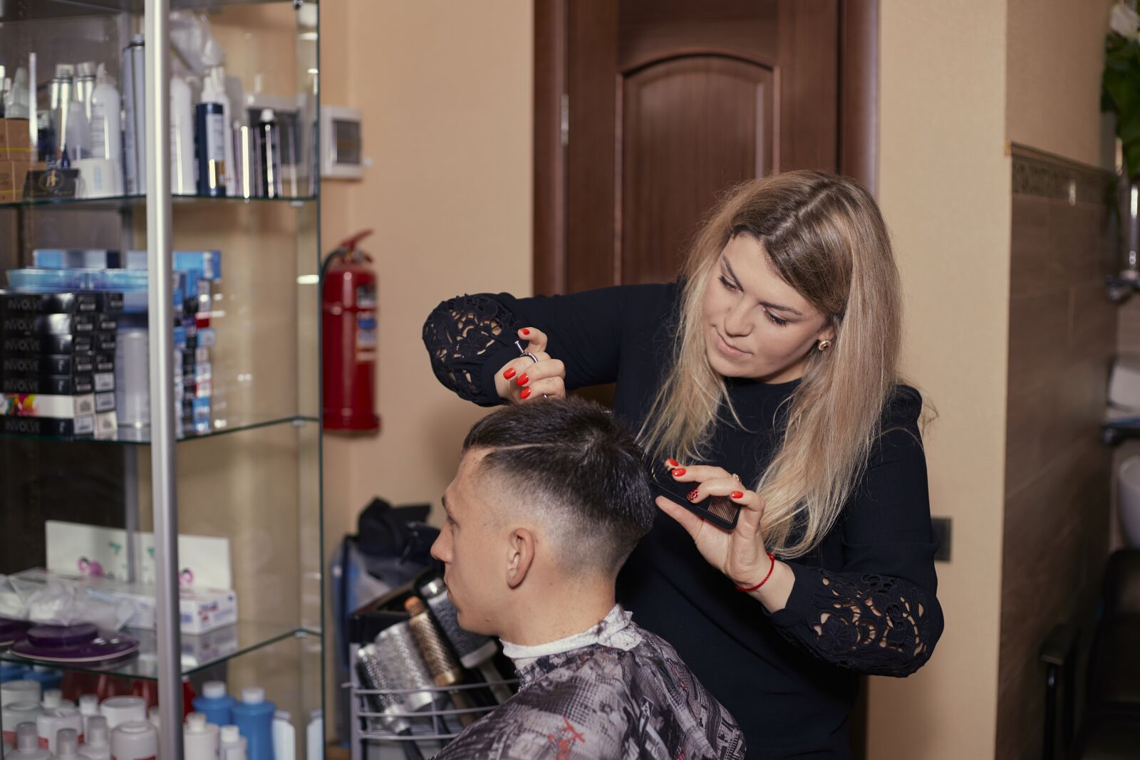 Canon EOS 6D Mark II sample photo. Hairdresser, woman, russian photography