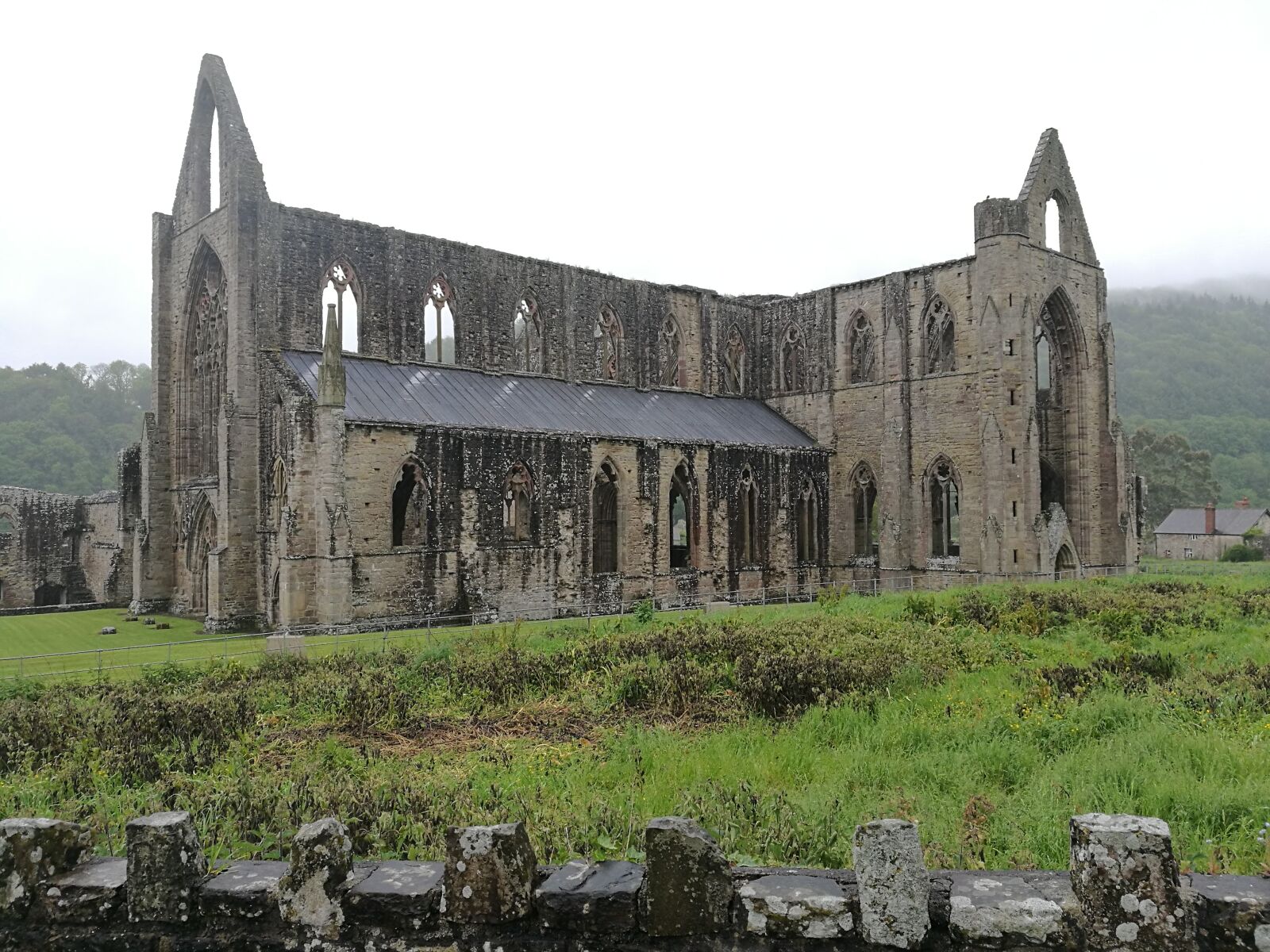 HUAWEI P9 sample photo. Abbey, tintern, spooky photography