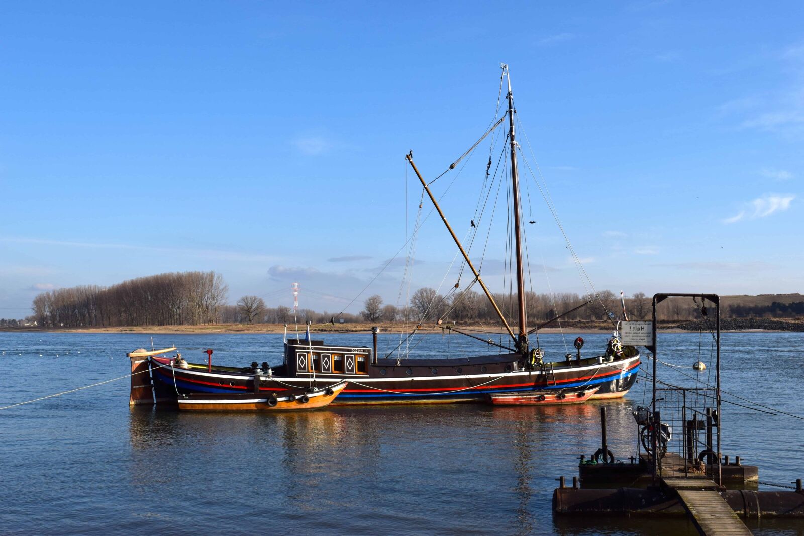 Nikon D3300 sample photo. Vehicle, water, boat, watercraft photography