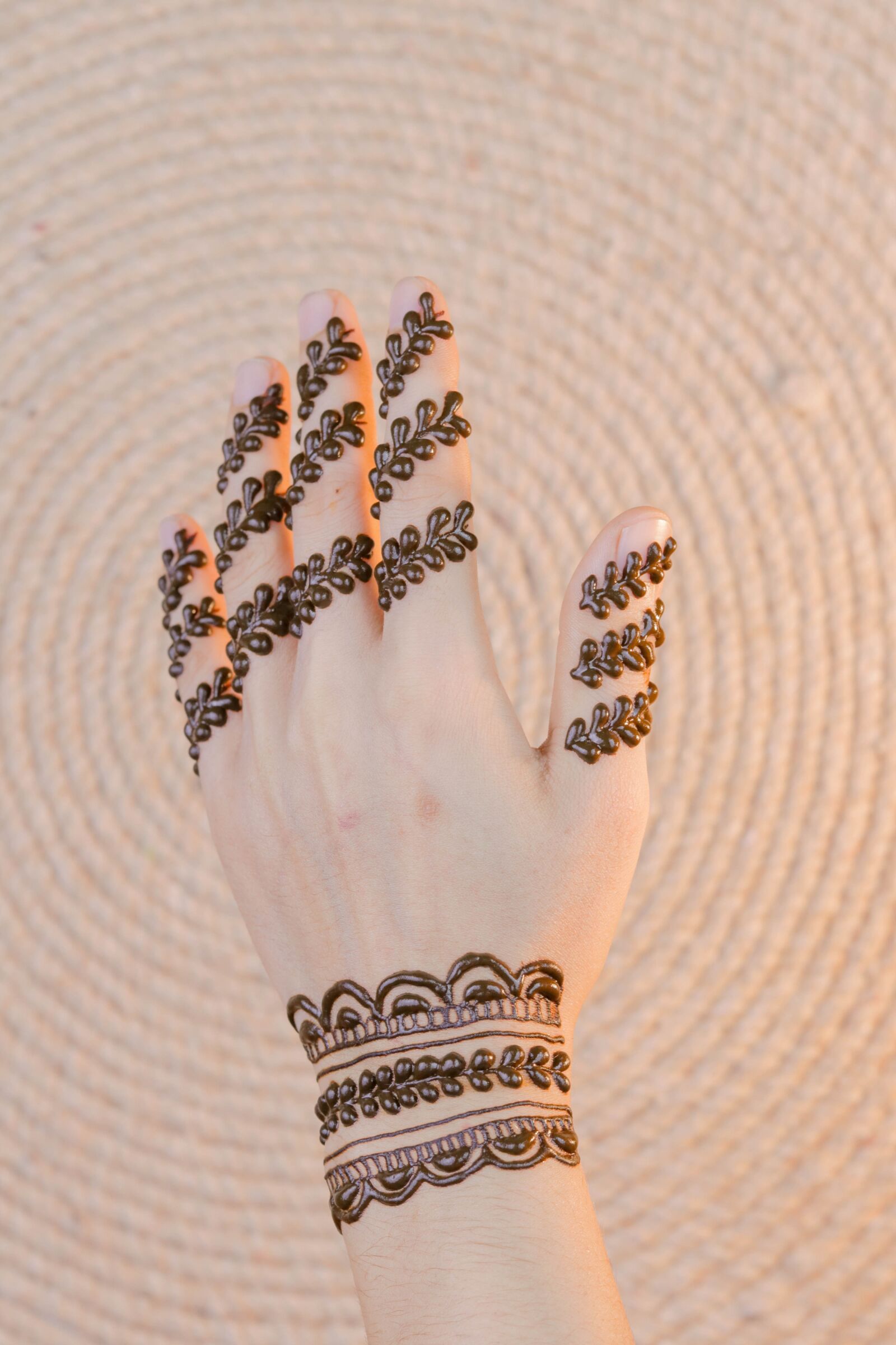 Canon EOS 80D + Canon EF 50mm F1.8 STM sample photo. Henna, hands, mehendi photography