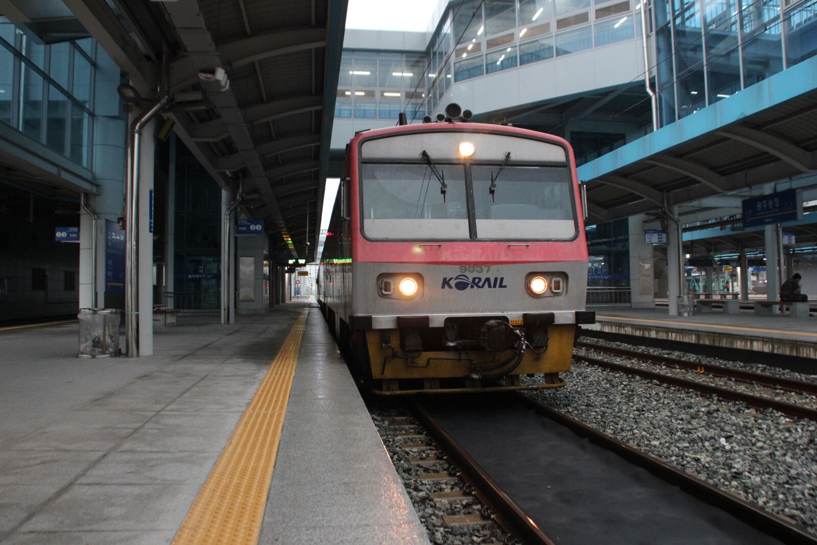 Canon EOS 600D (Rebel EOS T3i / EOS Kiss X5) sample photo. Train, railway, transportation photography