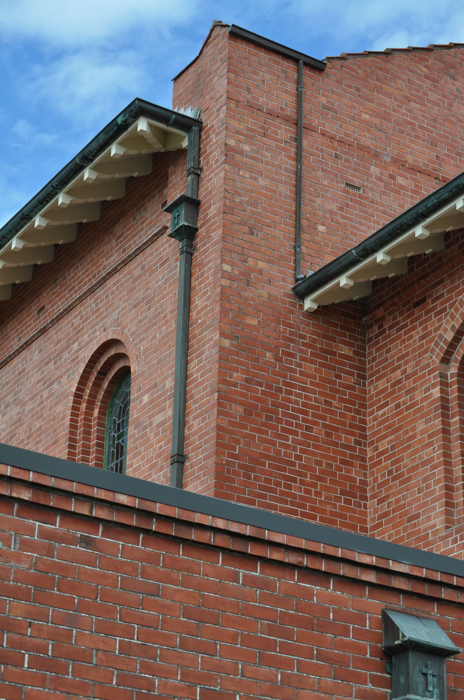 Nikon D5000 sample photo. Church, building, brick photography