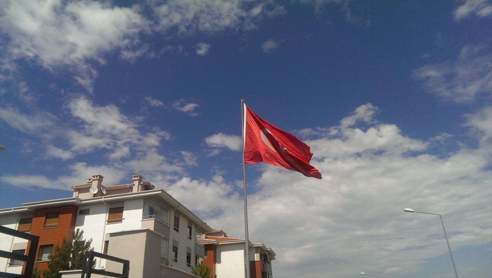 HTC ONE sample photo. Turkish, flag, under, white photography