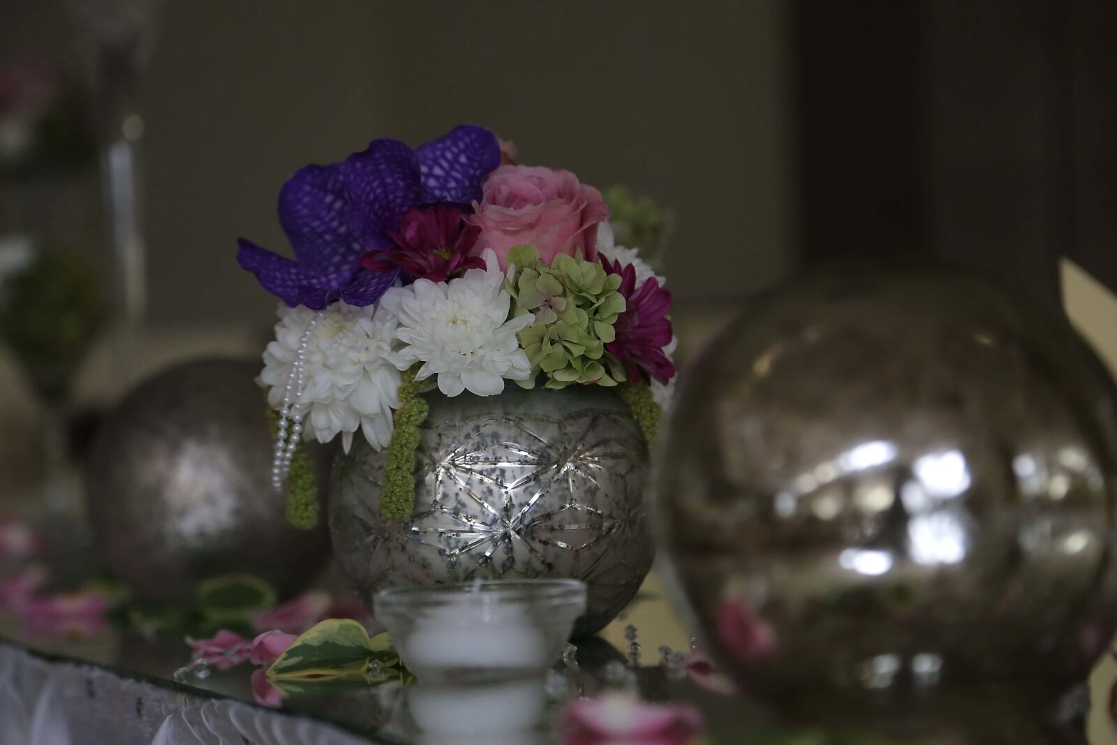 Canon EF 24-105mm F4L IS USM sample photo. Still life, vase, sphere photography