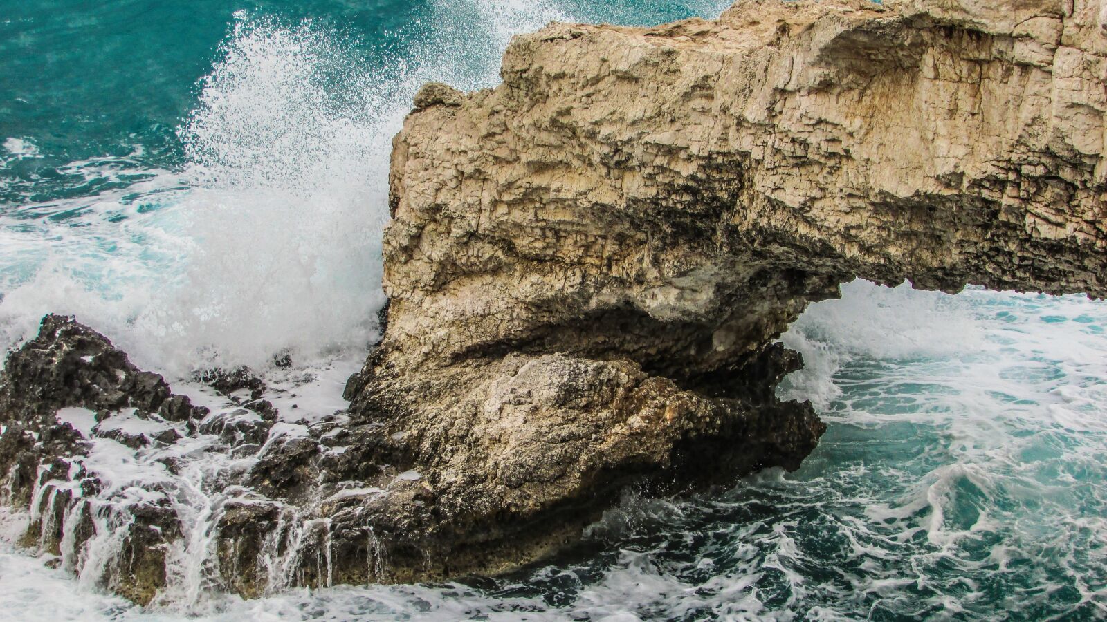 Canon PowerShot SX400 IS sample photo. Rock, sea, waves photography