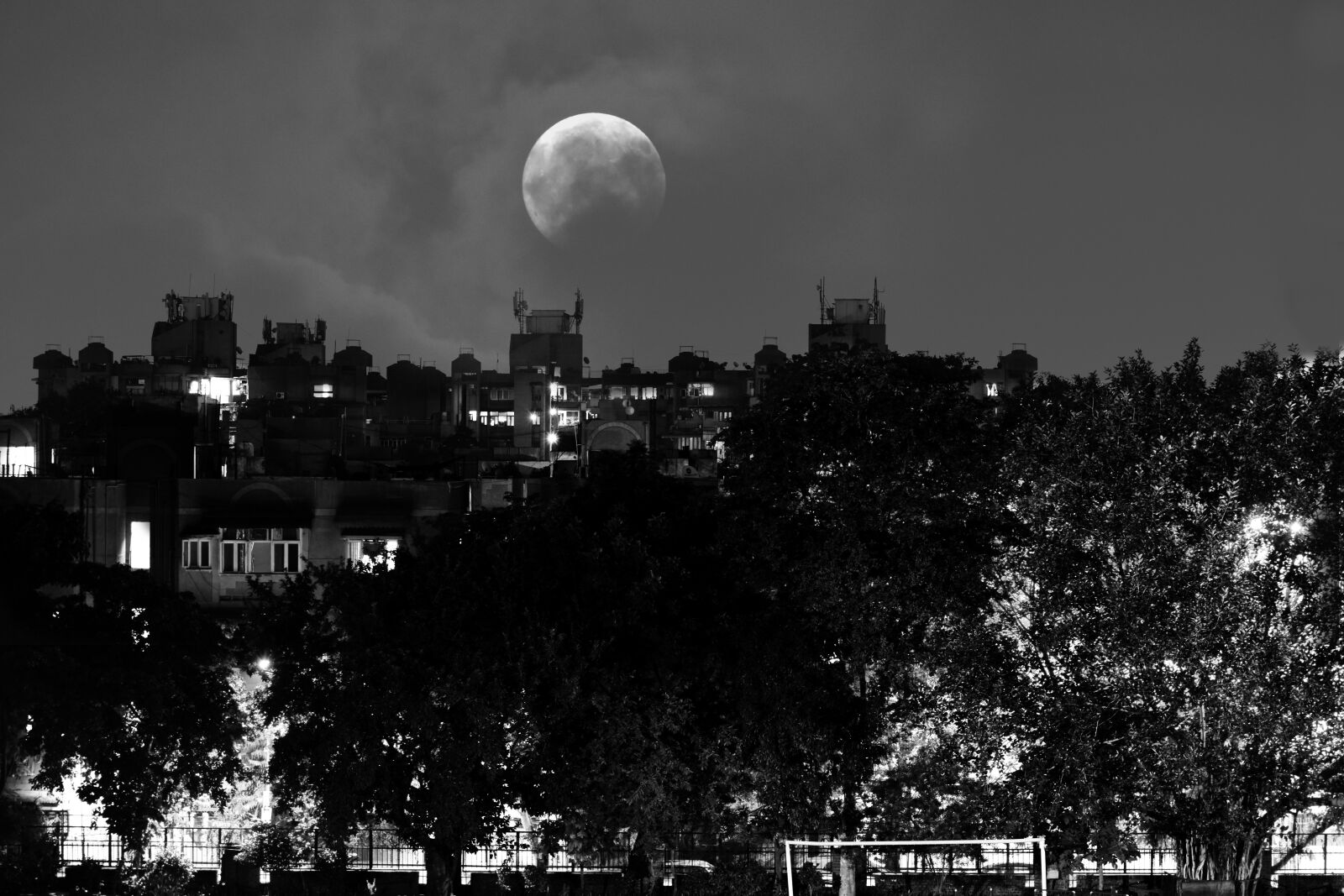 Nikon D5600 sample photo. Night, cityscape, cloudy night photography